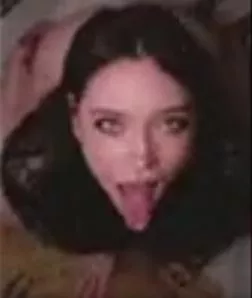 Bad quality I know but can anyone name this hottie in the tik tok ad