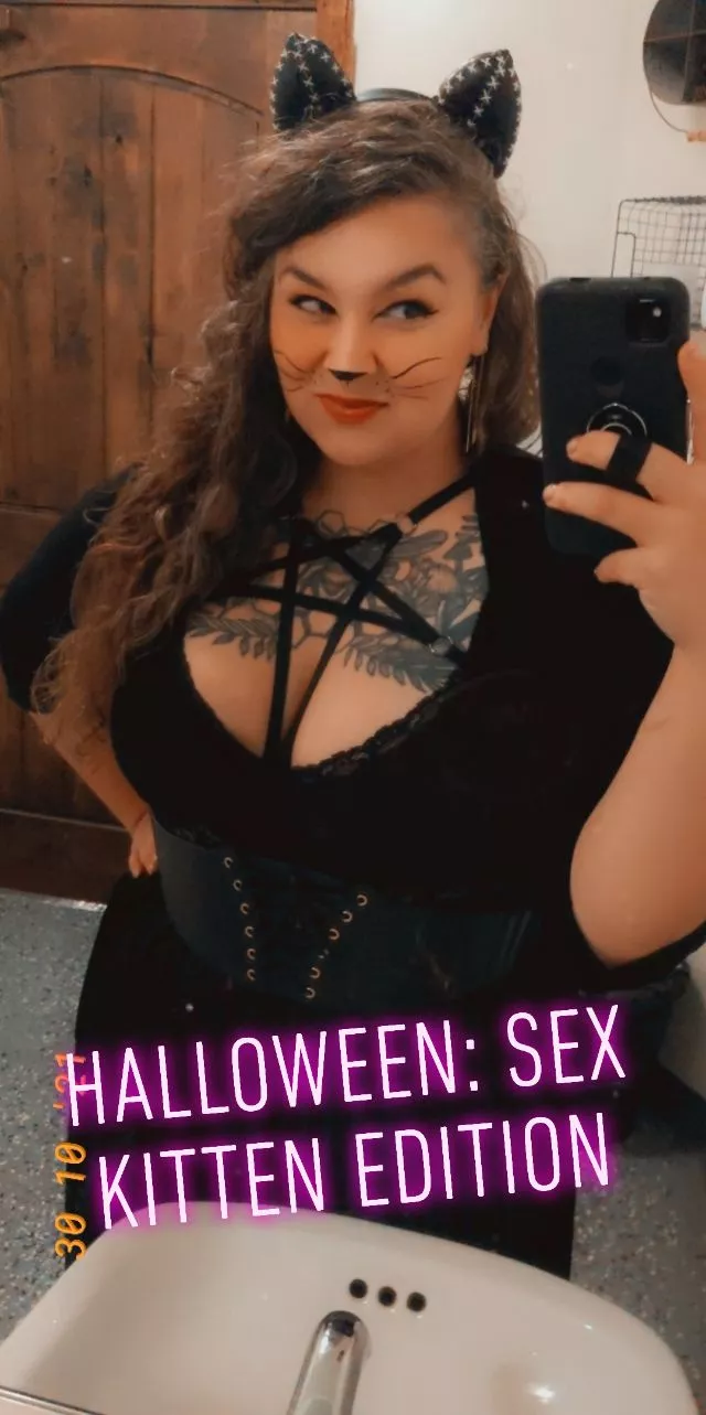 Basic bitch costume, but I was feeling myself ðŸ¥°