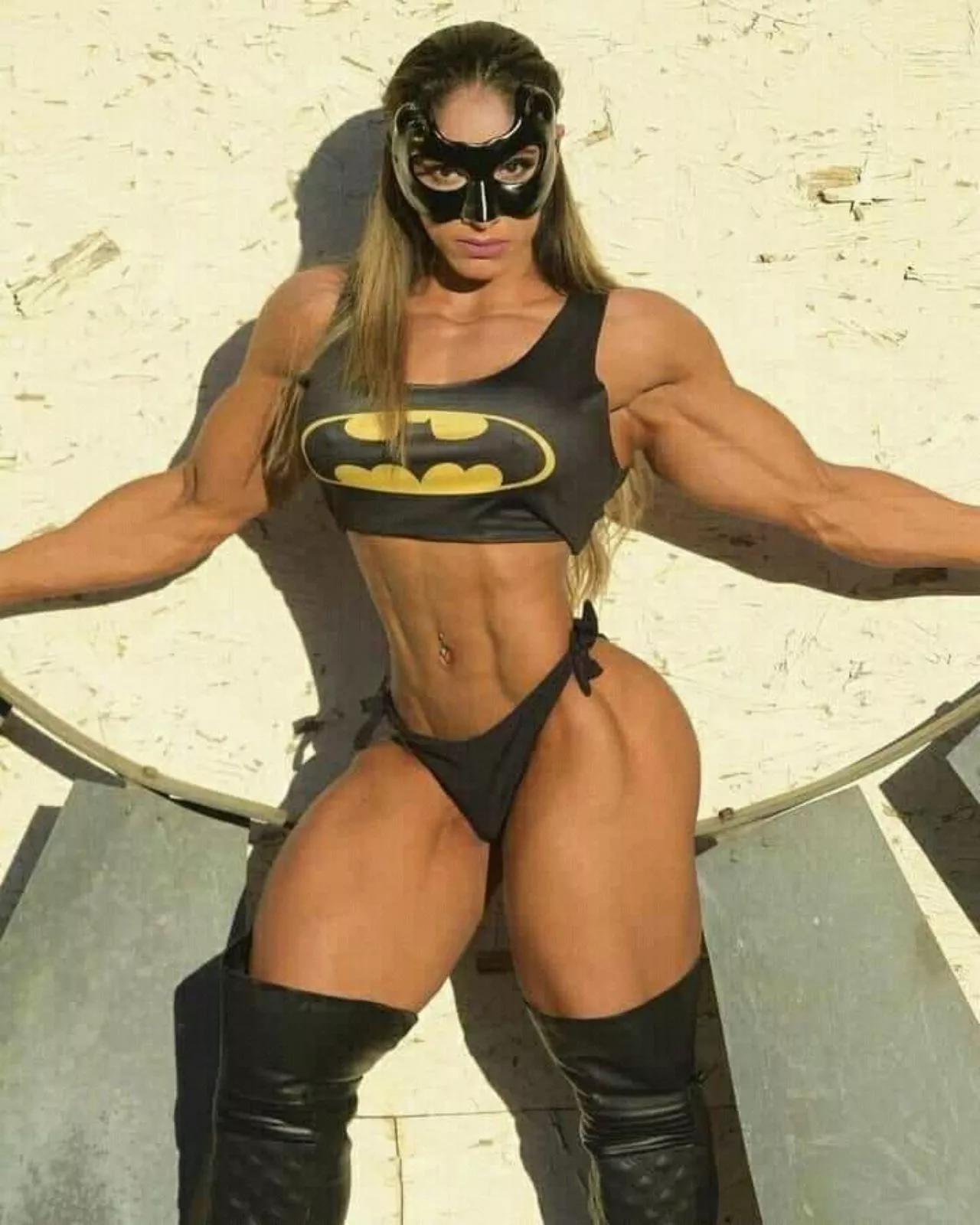 Bat/buff woman 🦇