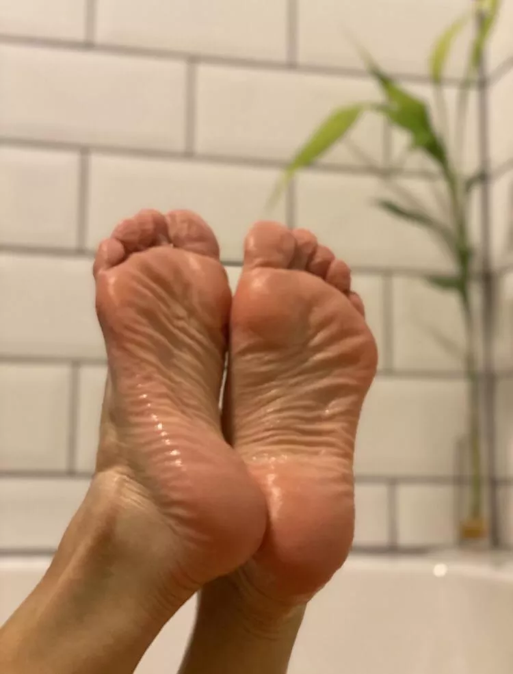 Bath feet