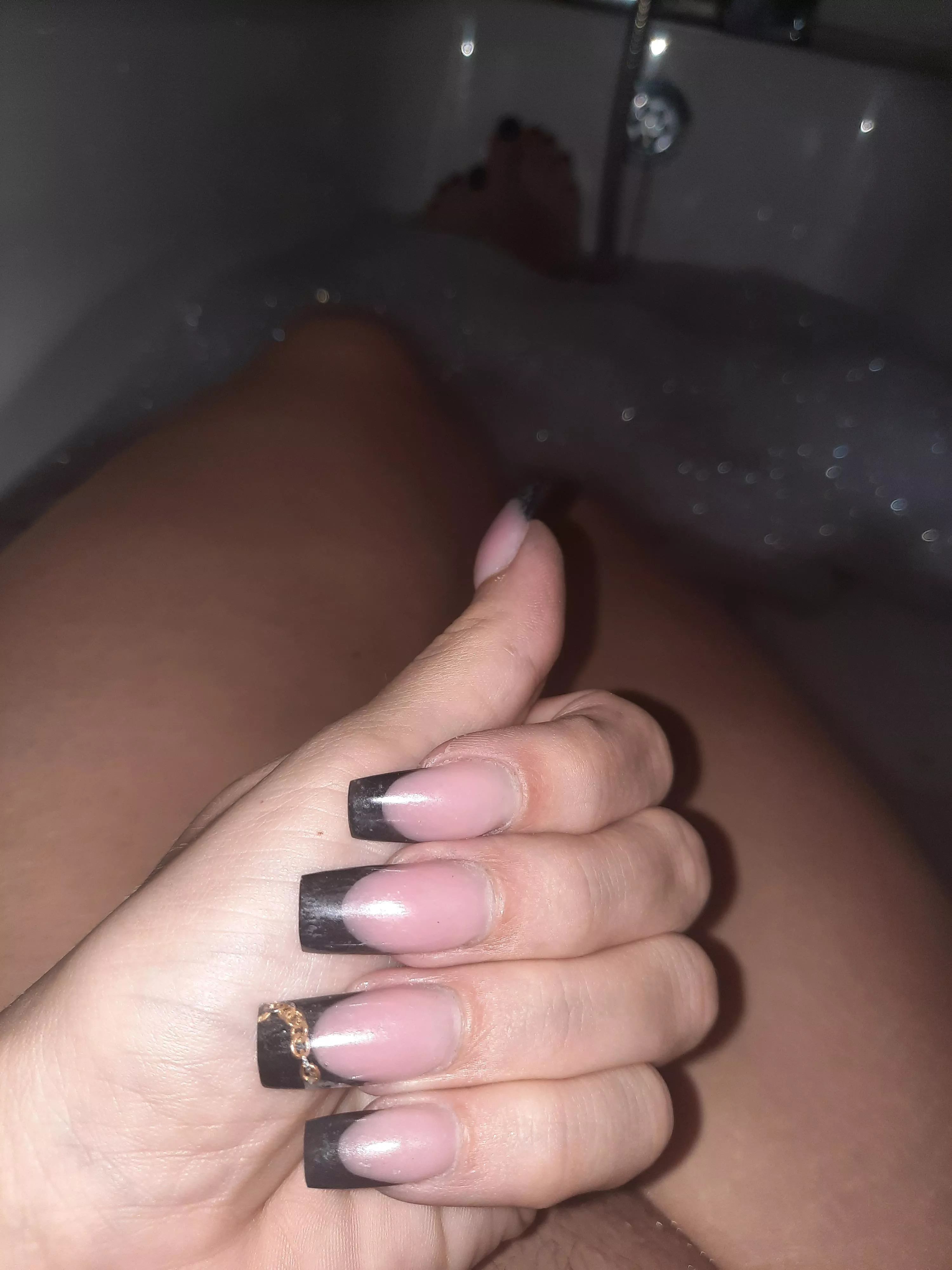 Bath with my new nails and matching toes ðŸ˜