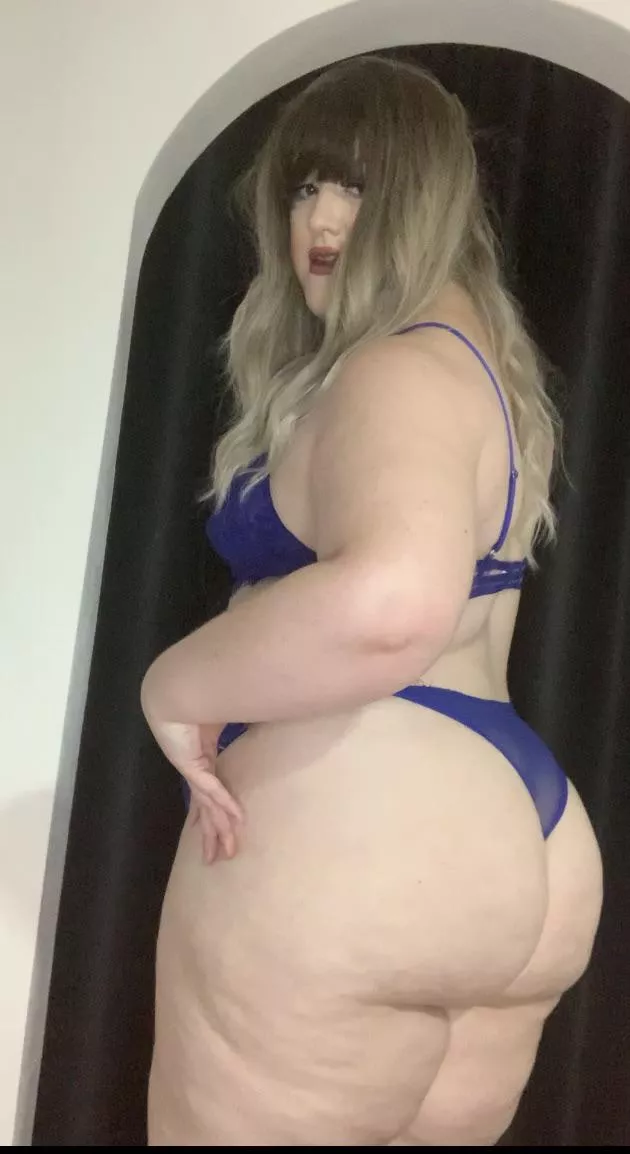 BBW with big beautiful curves