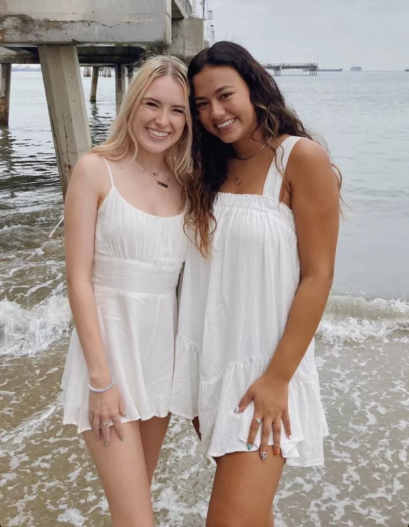 Beach besties