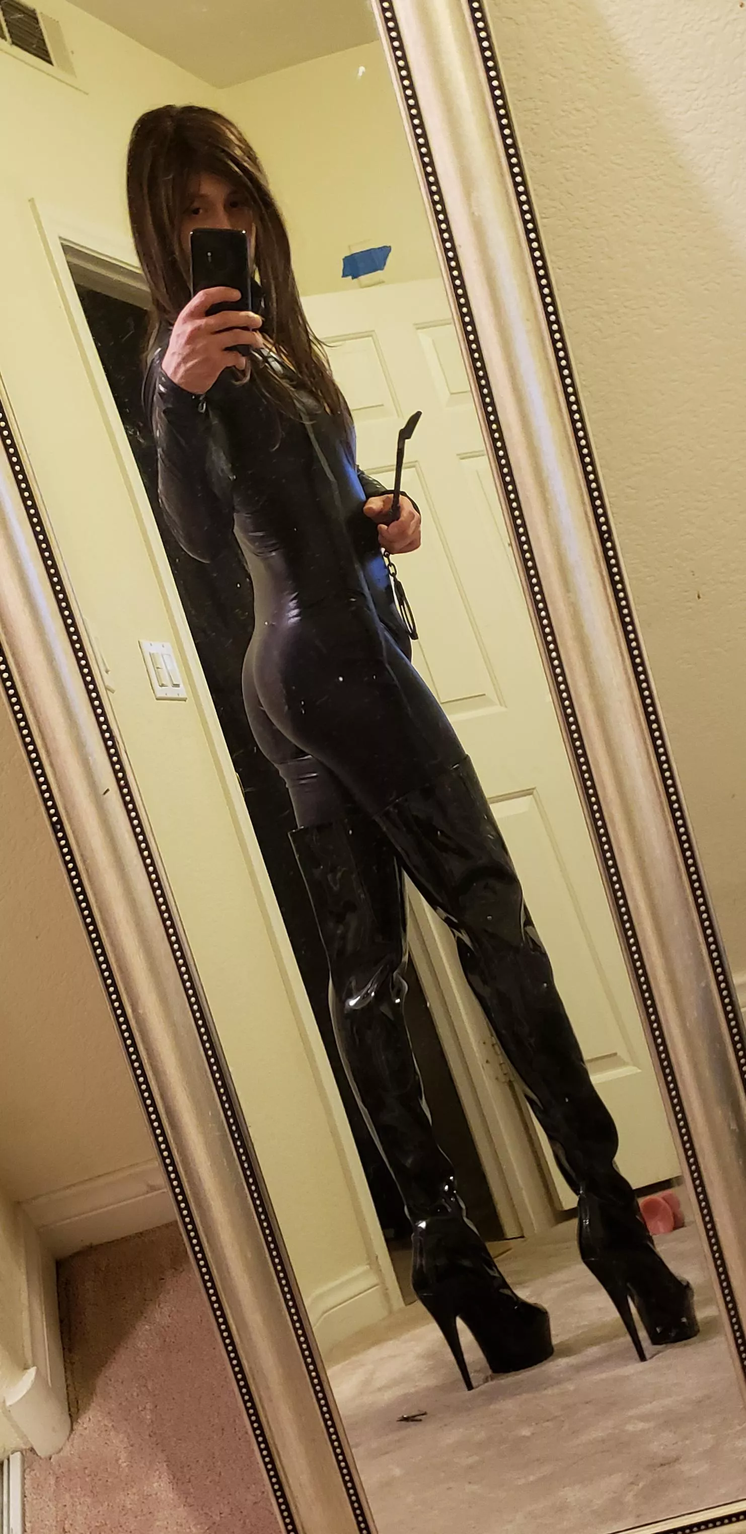 Beg me to serve me [oc] [domme]