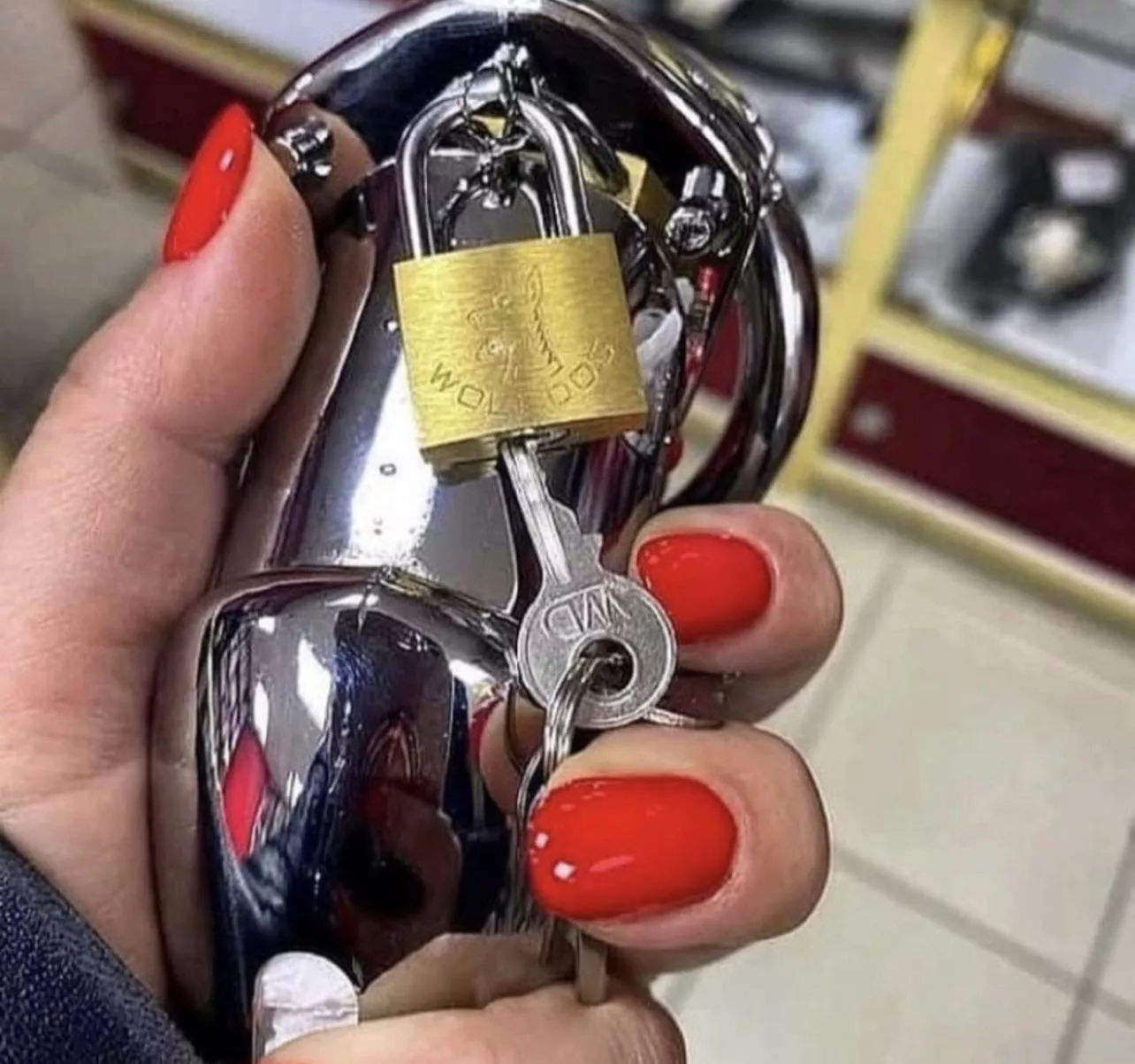 Being locked in chastity makes you feel better and gets you more comfortable.. what are you waiting for! Mommy is here for you sissy 😈🔐