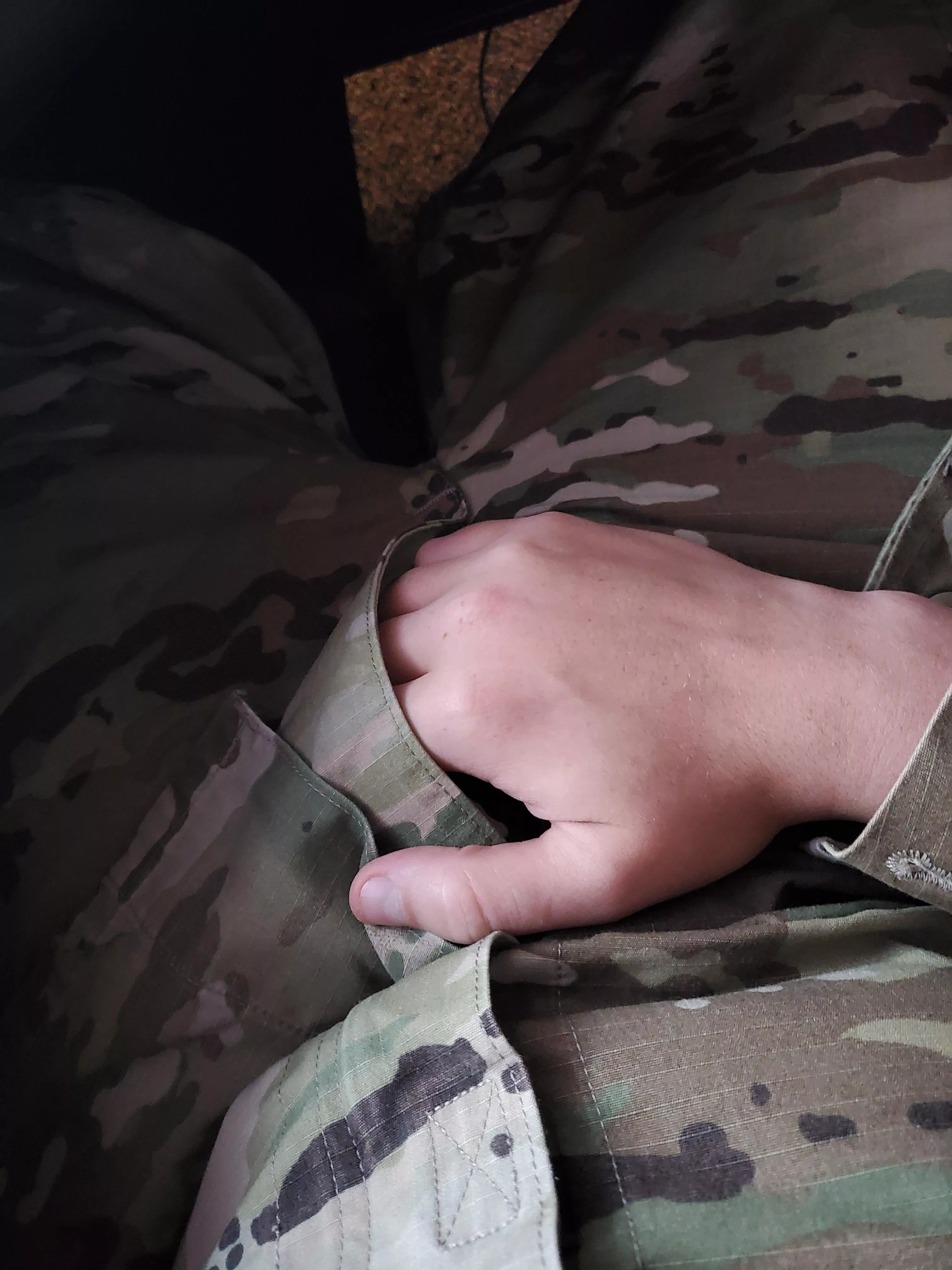 Bi military bro at work anyone want to show off for me while I'm stuck here? Hmu for my snap