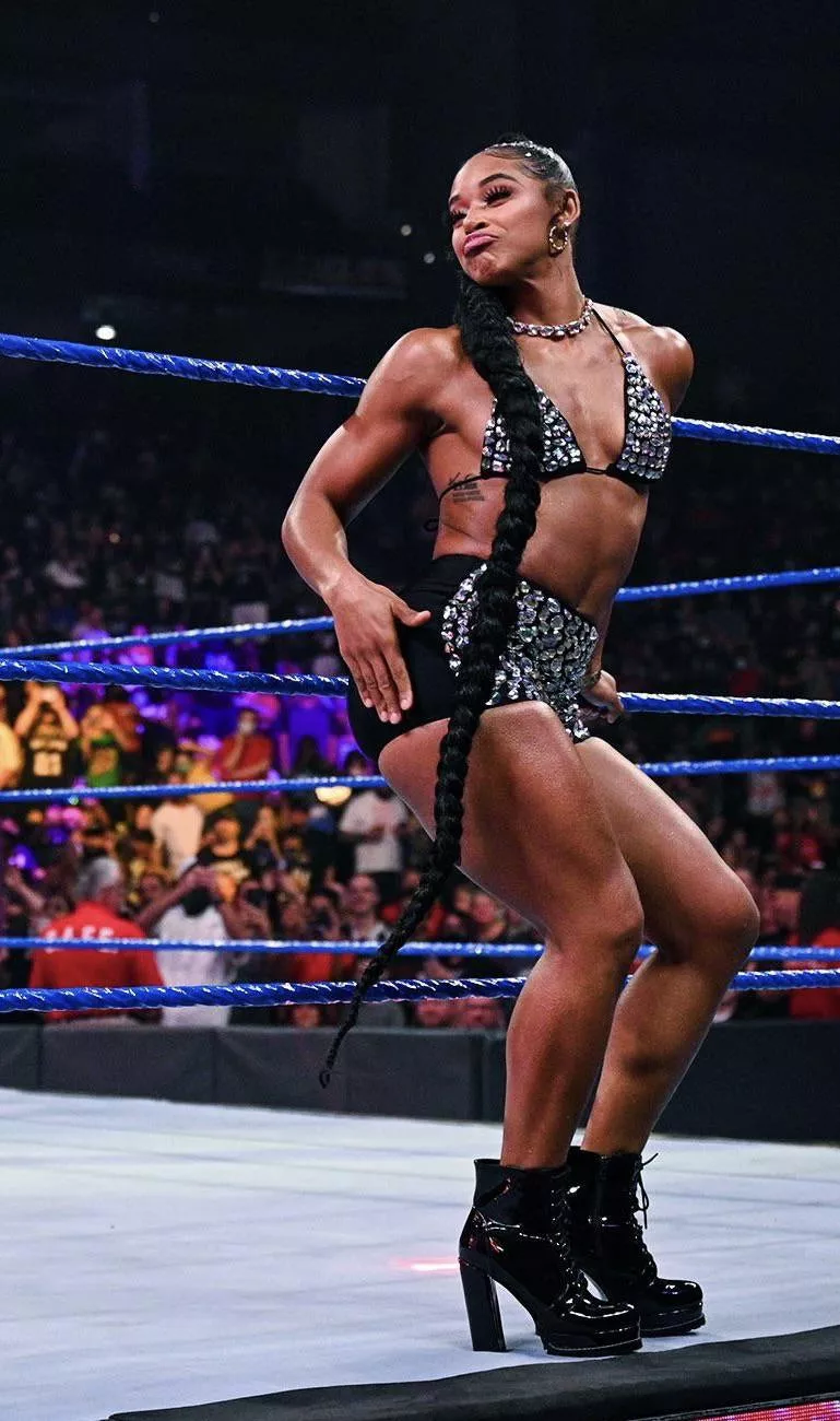 Bianca Belair has such a hot body and a fat and sexy ass 😍😍😍