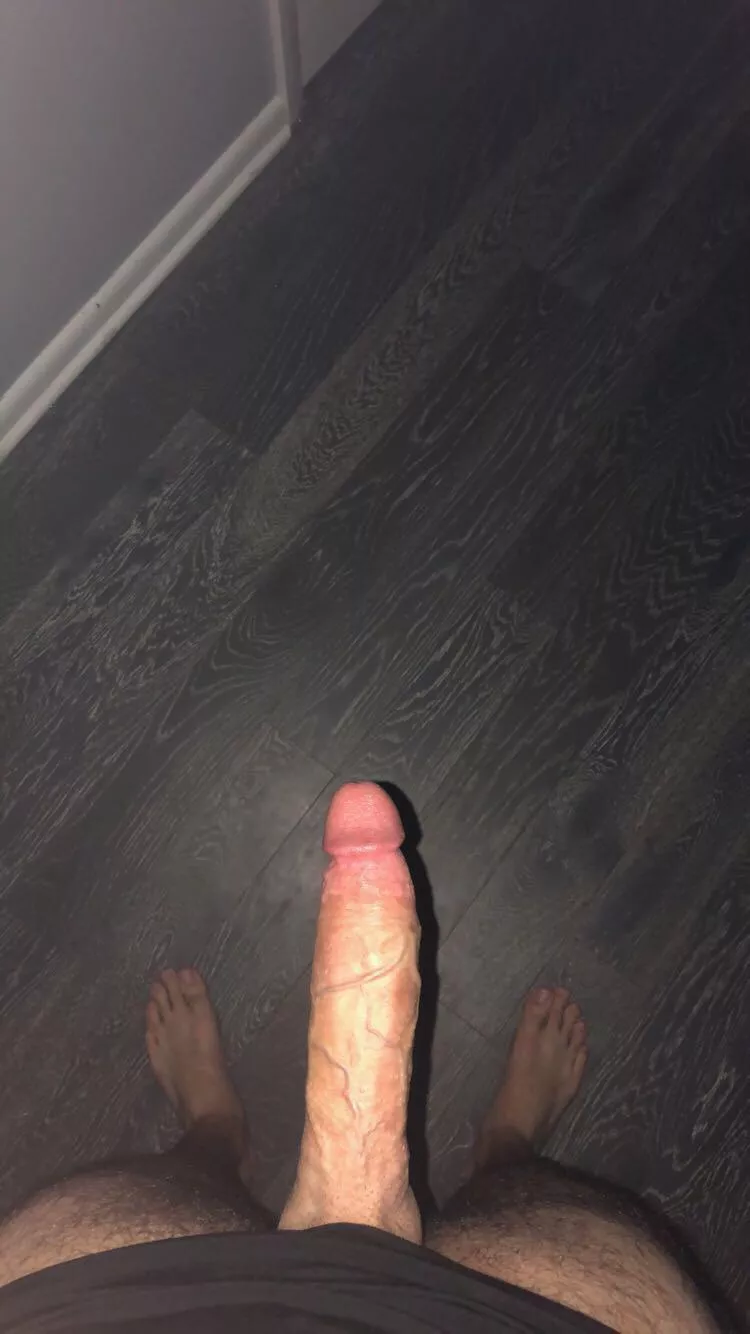 big feet big dickðŸ˜ˆ