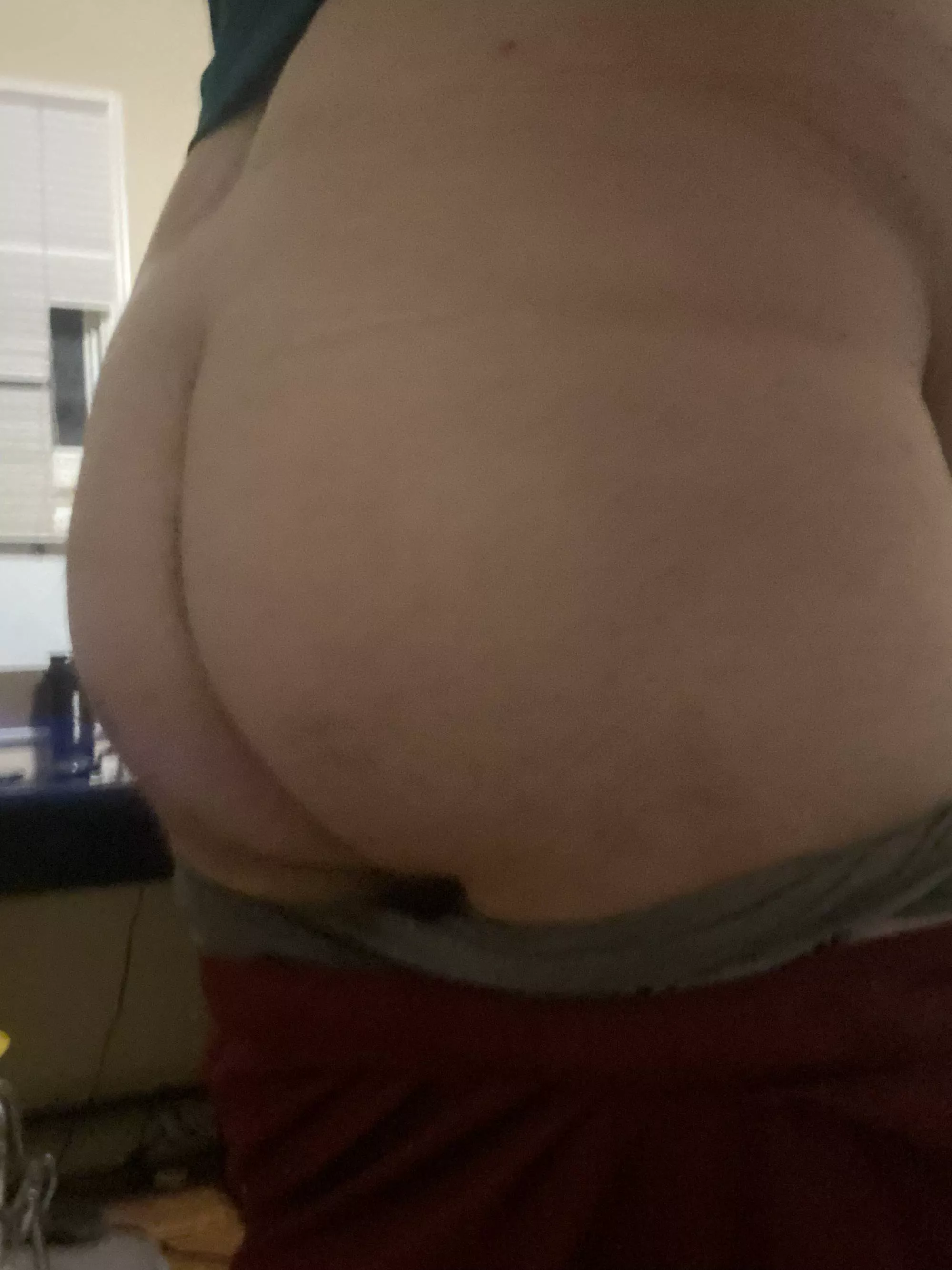 Big gut, apple butt 🍎