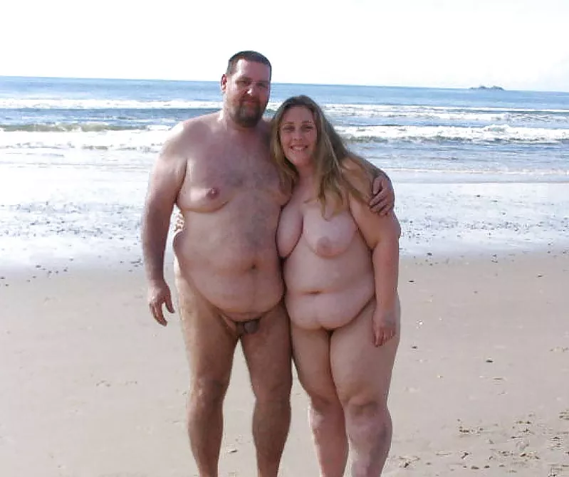 Big nudist babe posing with her friend on the beach