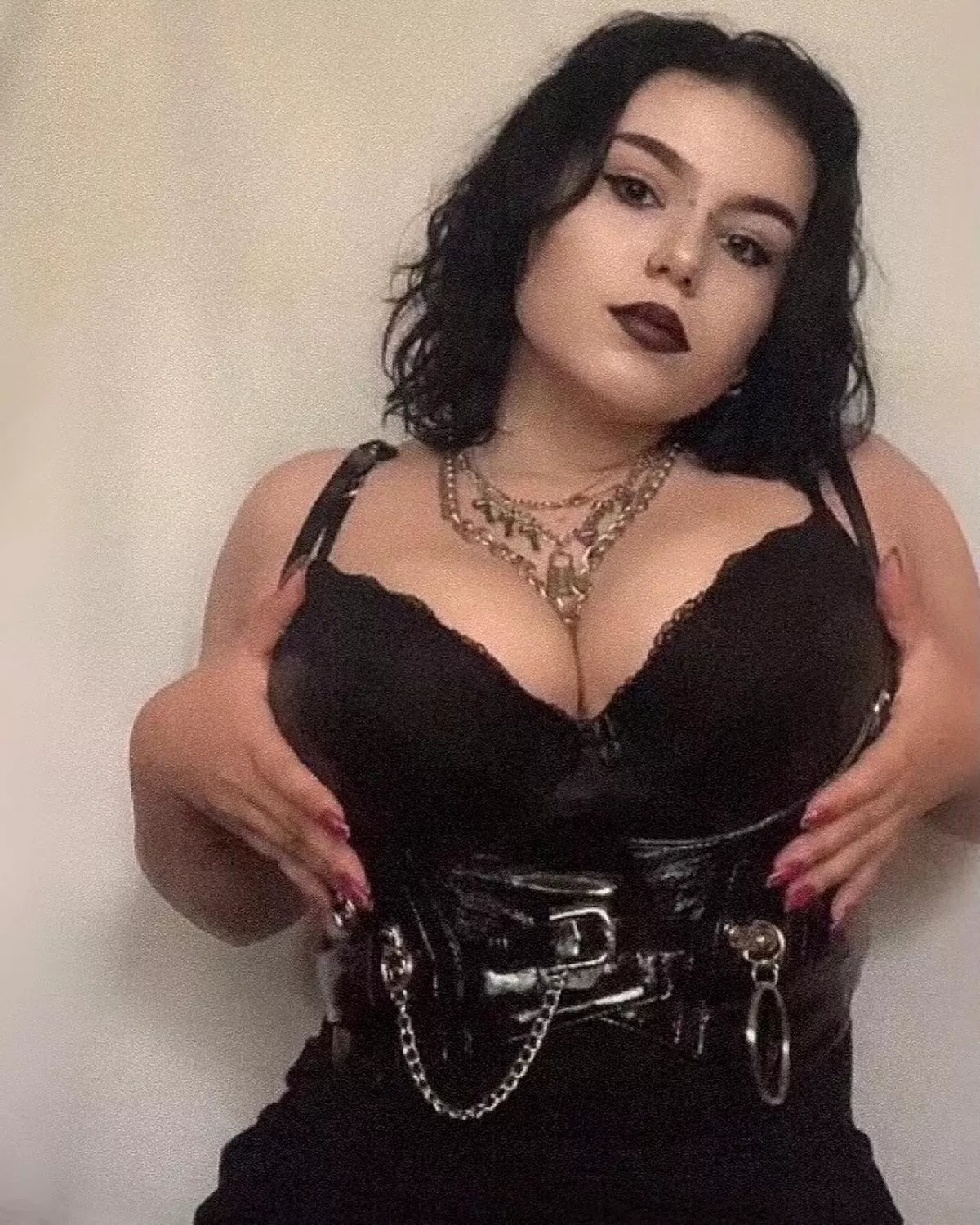 Big tiddy goth gf