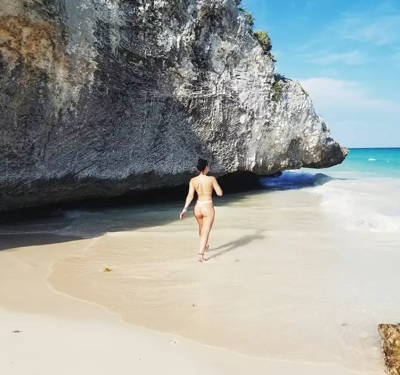 Bikini thong stroll