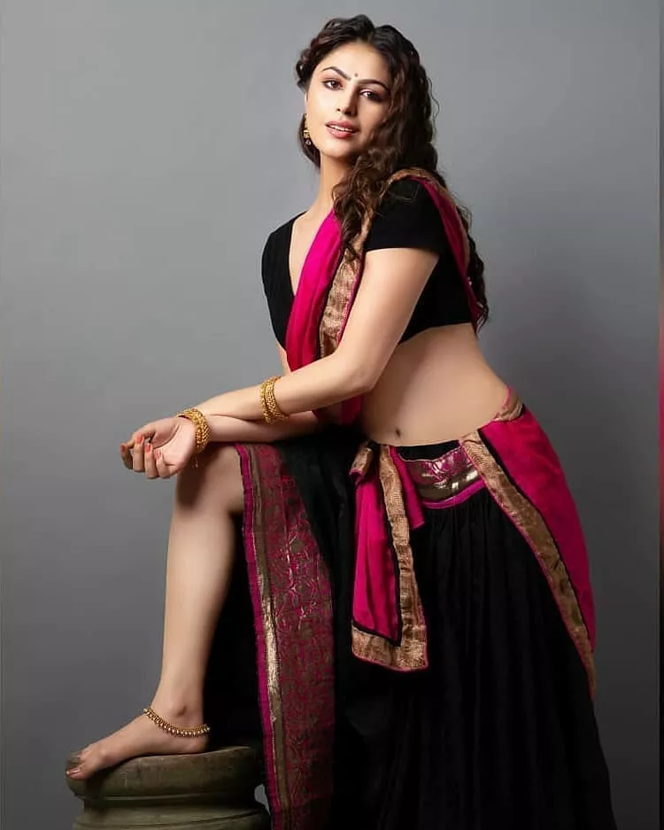 Black Saree