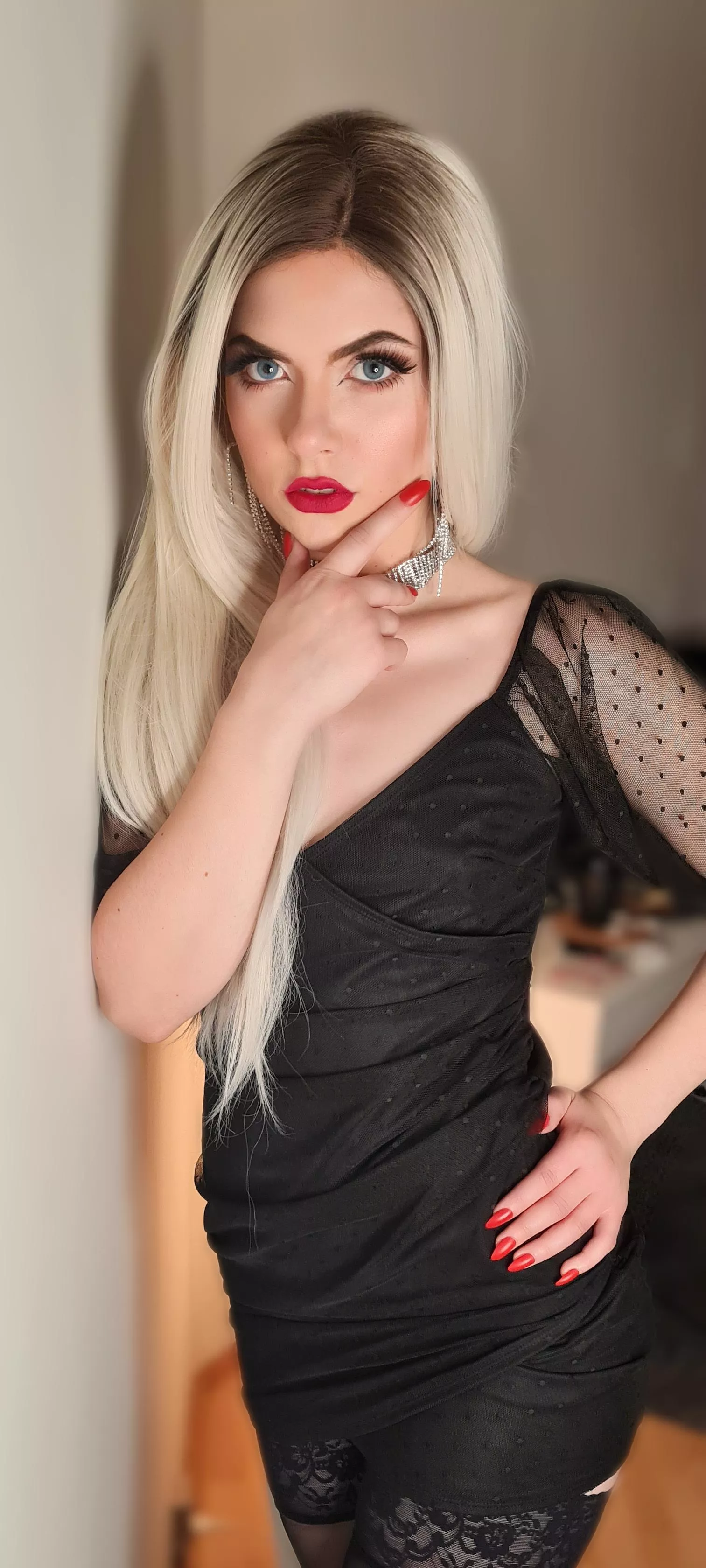 Blondie with red lips