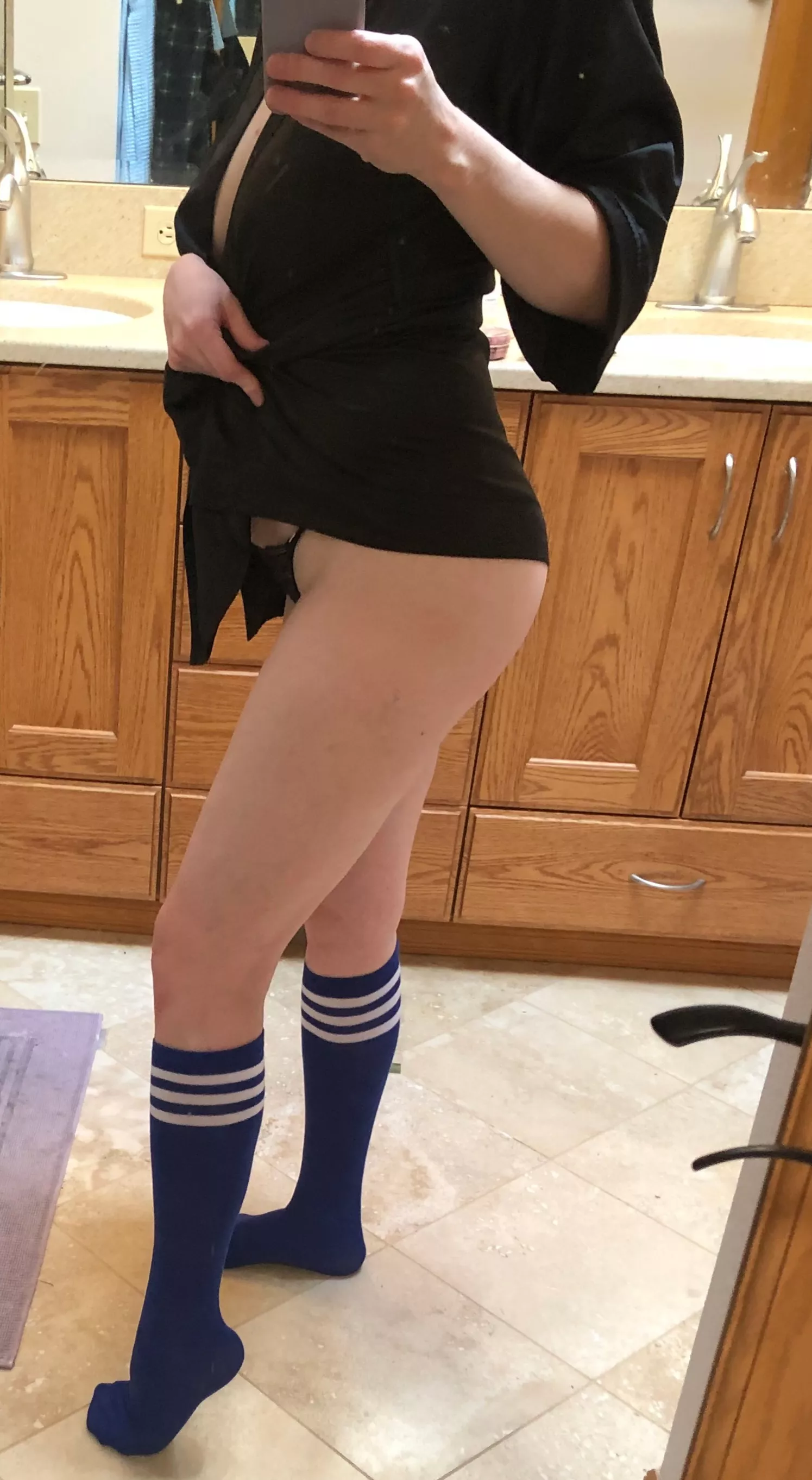 Blue socks and milf booty