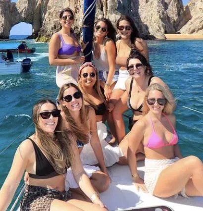 Boats and bikinis. Rate em