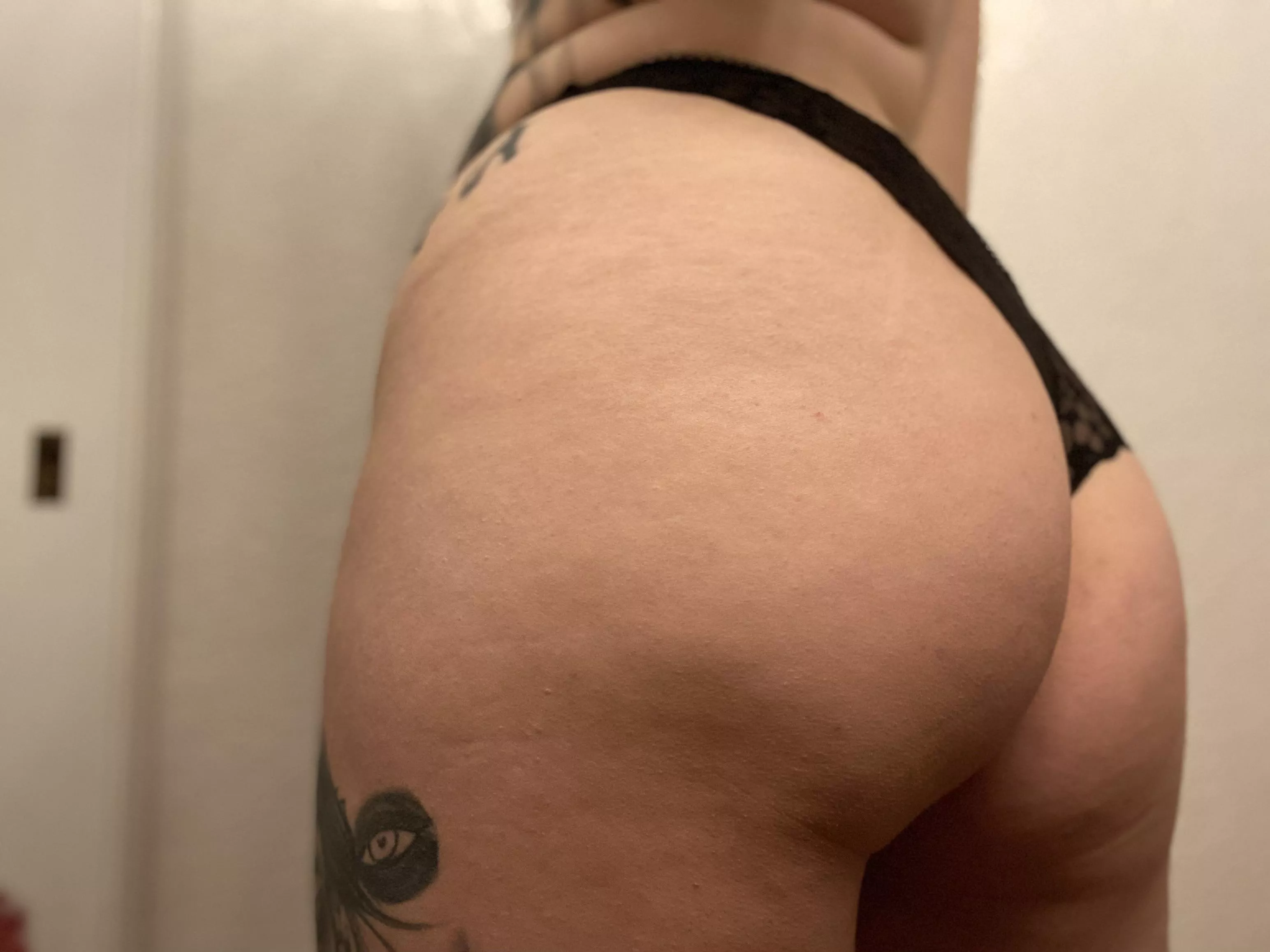 Booty for your viewing pleasure