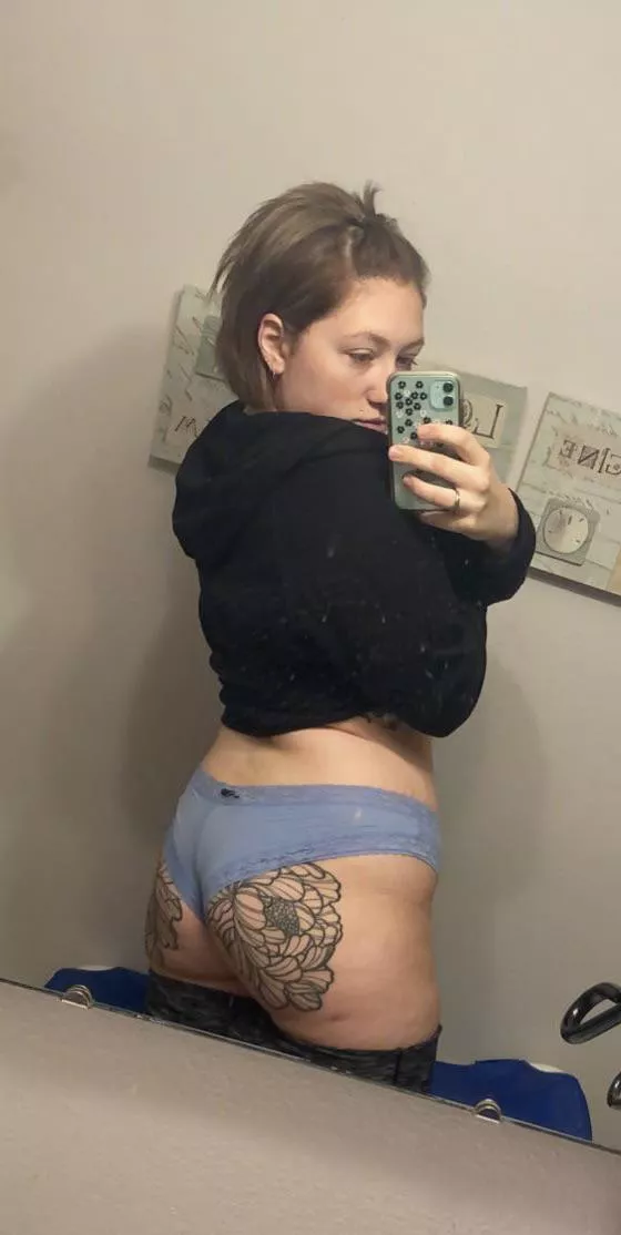 Bored at work so hereâ€™s my bootyðŸ˜˜