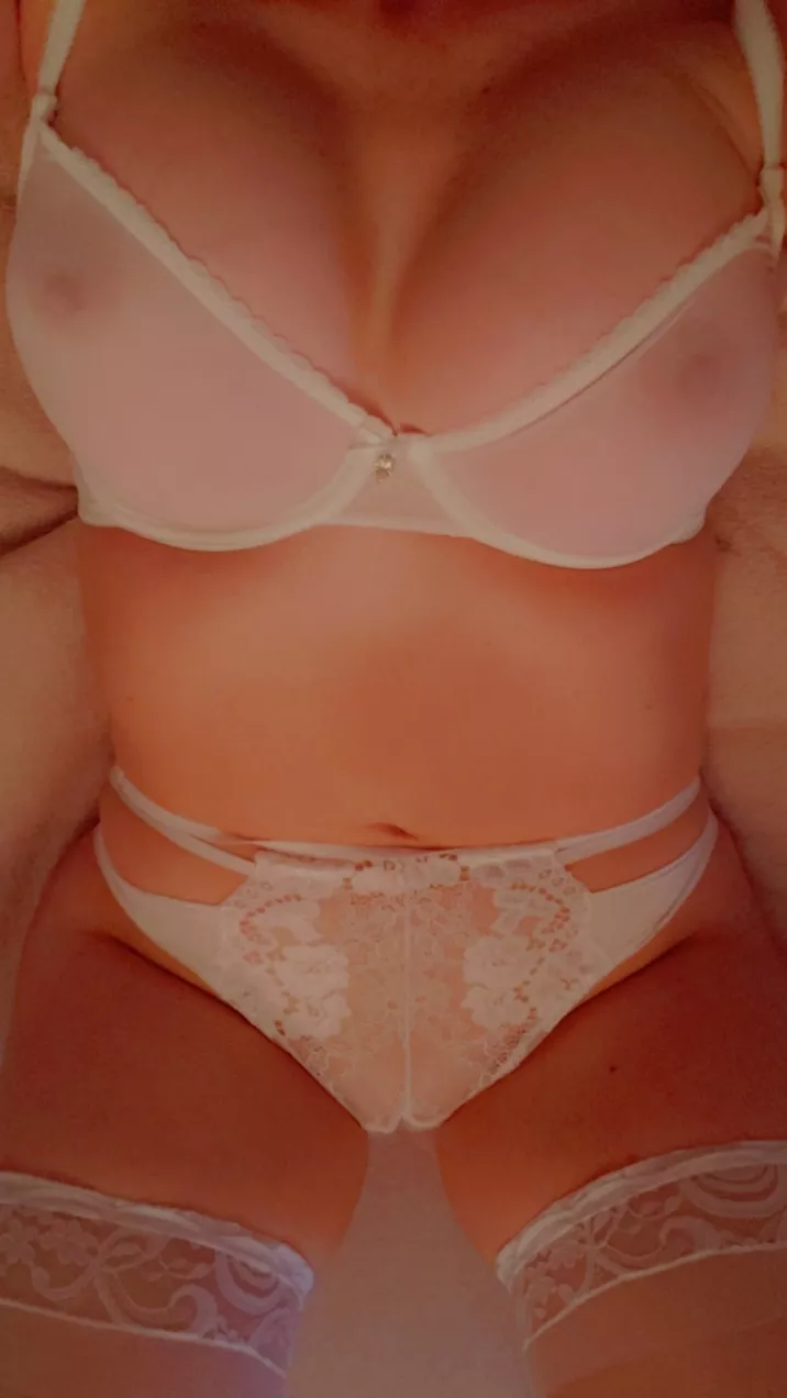 Boring night so I'm trying on some new lingerie 👅 (43f) 43 bi female 💋