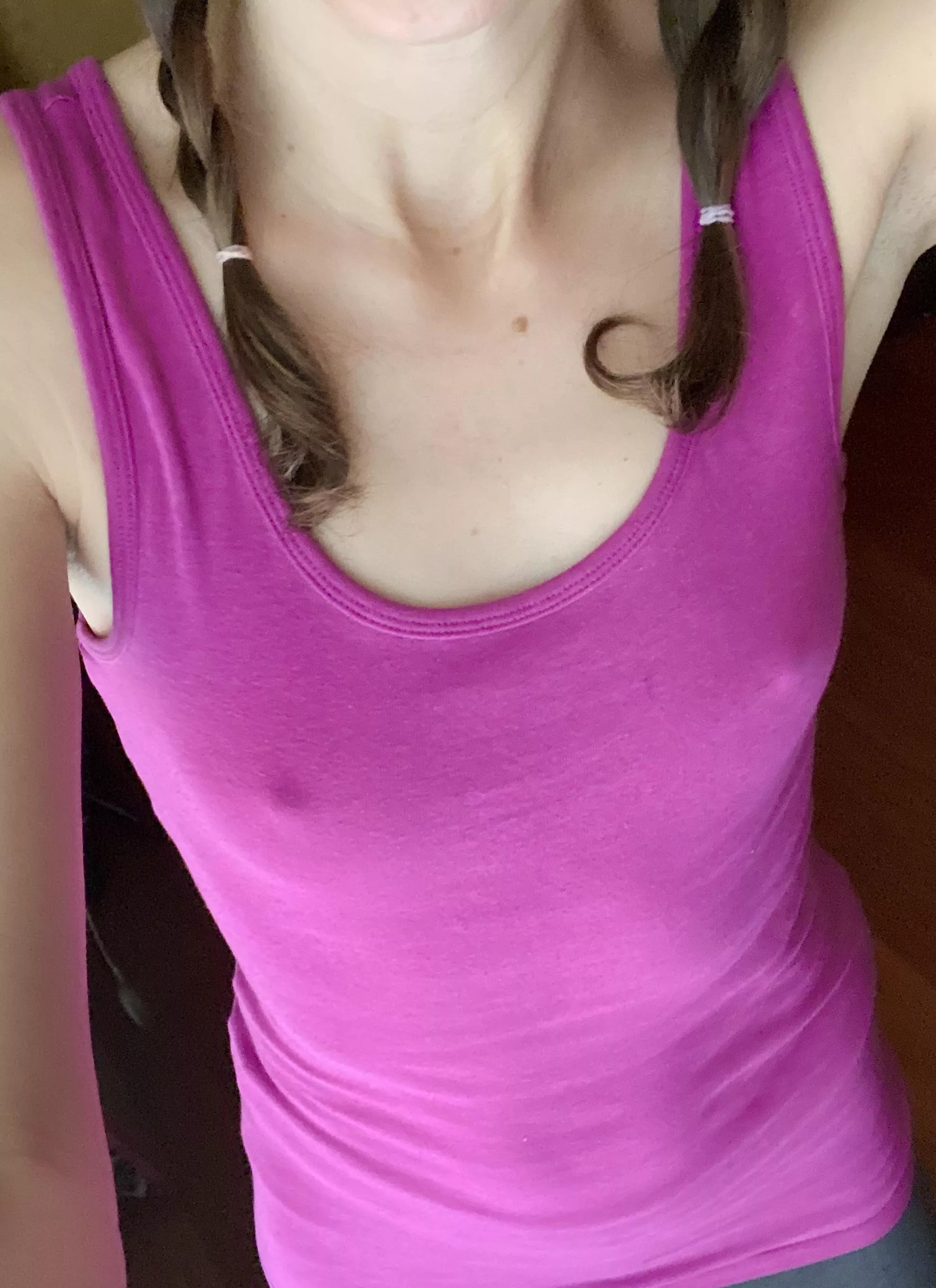 Braless in pink, what do you think? 💗