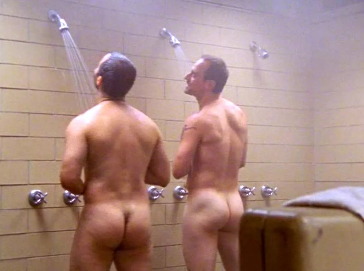 Brian Bloom & Chris Meloni. Actors showering naked together in the TV series Oz (2001).