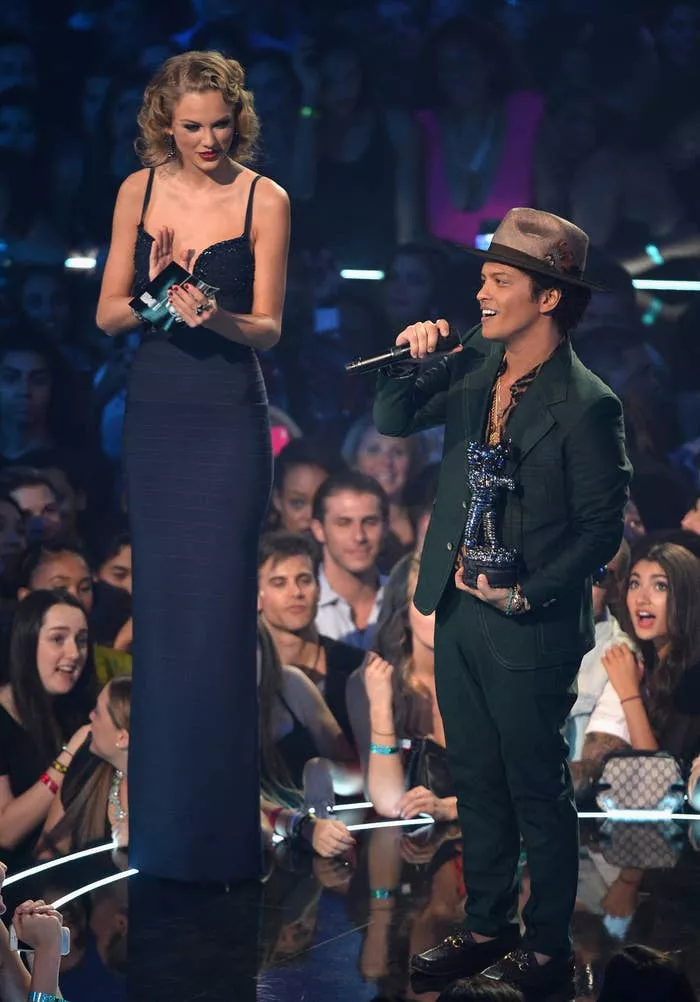 Bruno Mars vs Taylor Swift