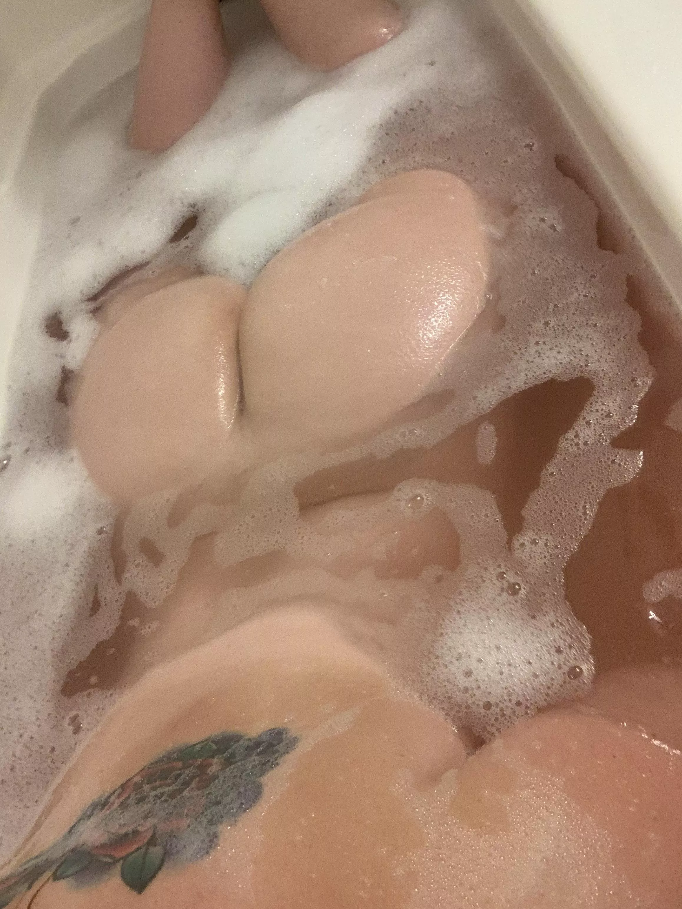 Bubble bath and a [f]loating booty