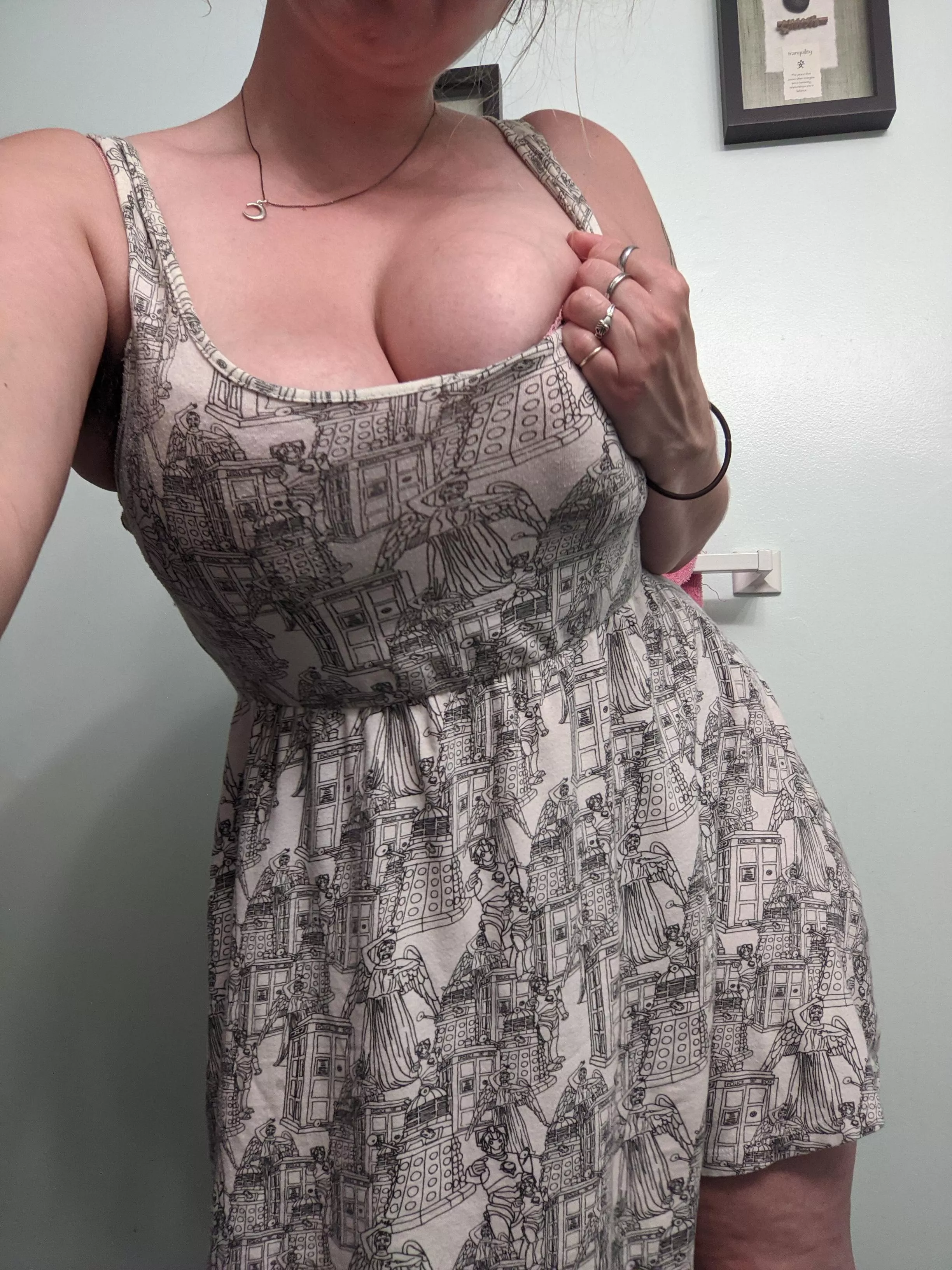 Bursting out of my sun dress ☀️