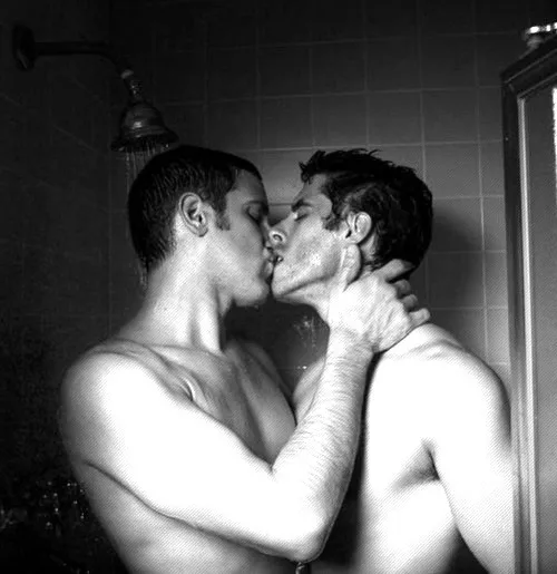 B&W shower kiss