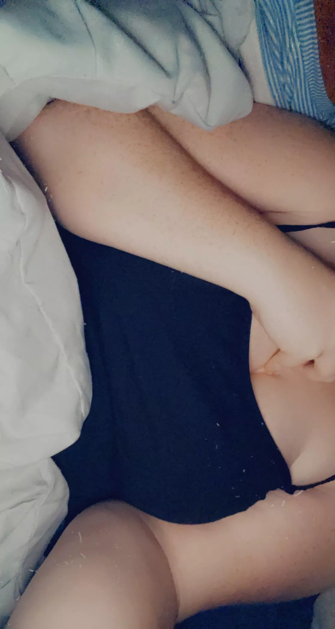 Calling it an early night, would love to wake up to some dms ðŸ–¤ðŸ’‹