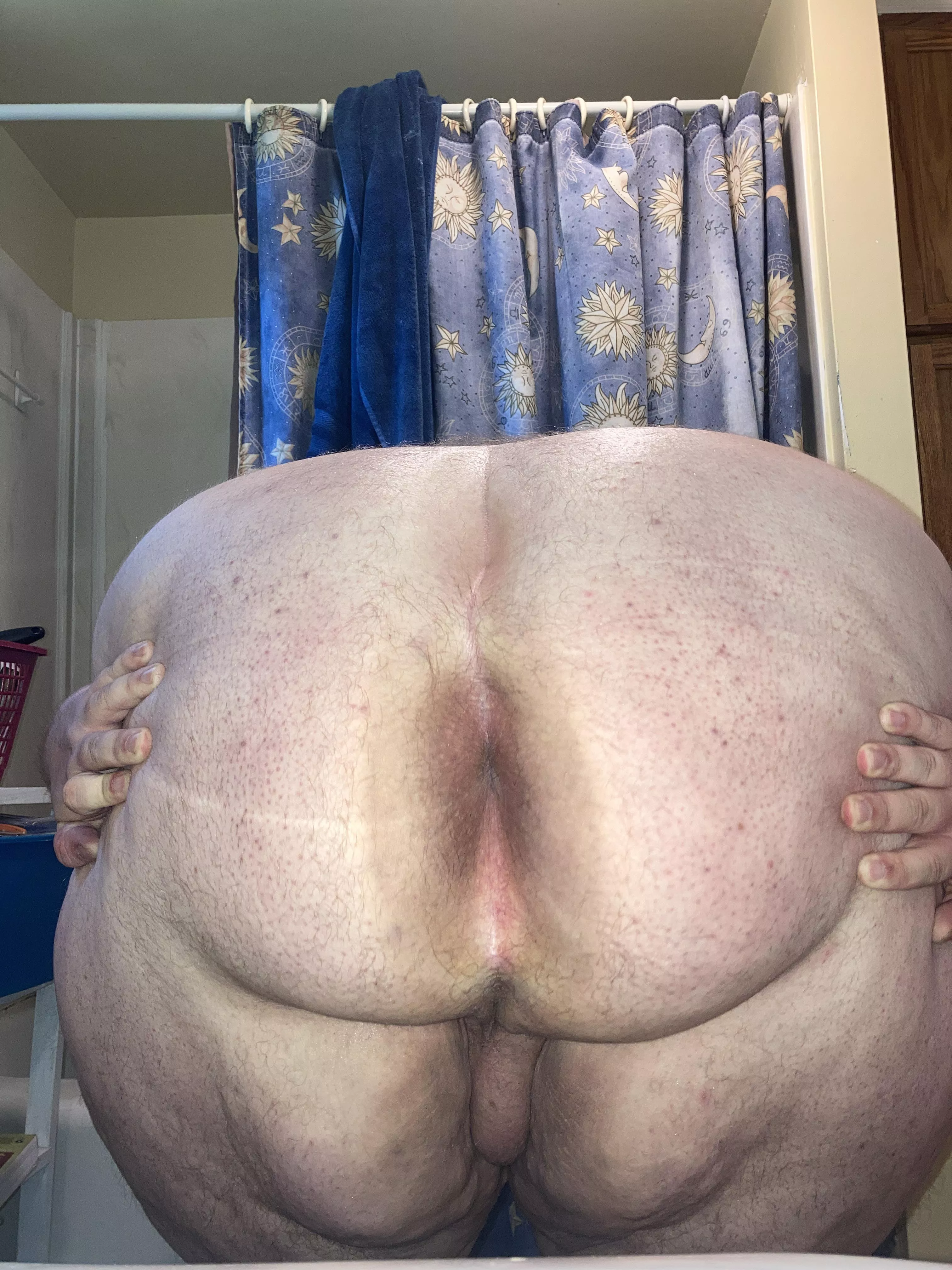 Can anybody handle this big virgin ass 🤫