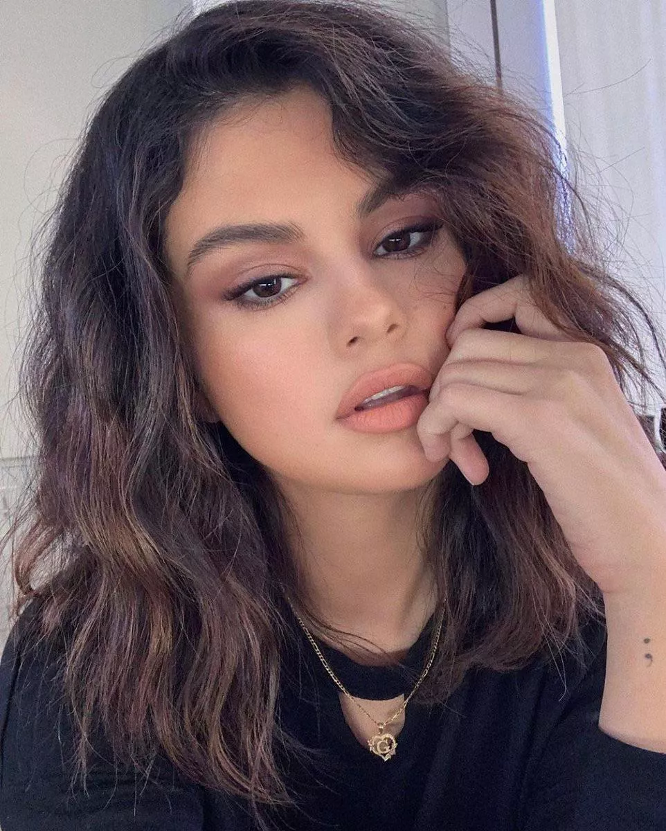 Can anyone verbally tribute Selena for me? I’ll feed. Dm for kik