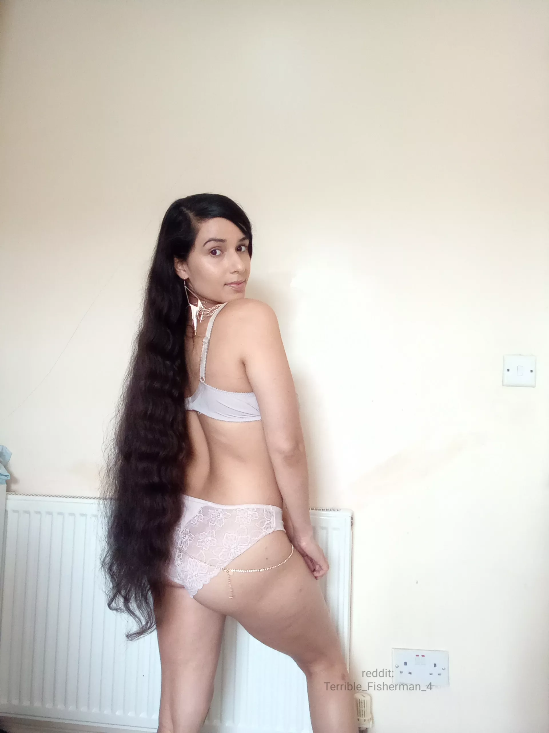 Can I be your 4'11 srilankan fuckdoll? 🤗💕✨