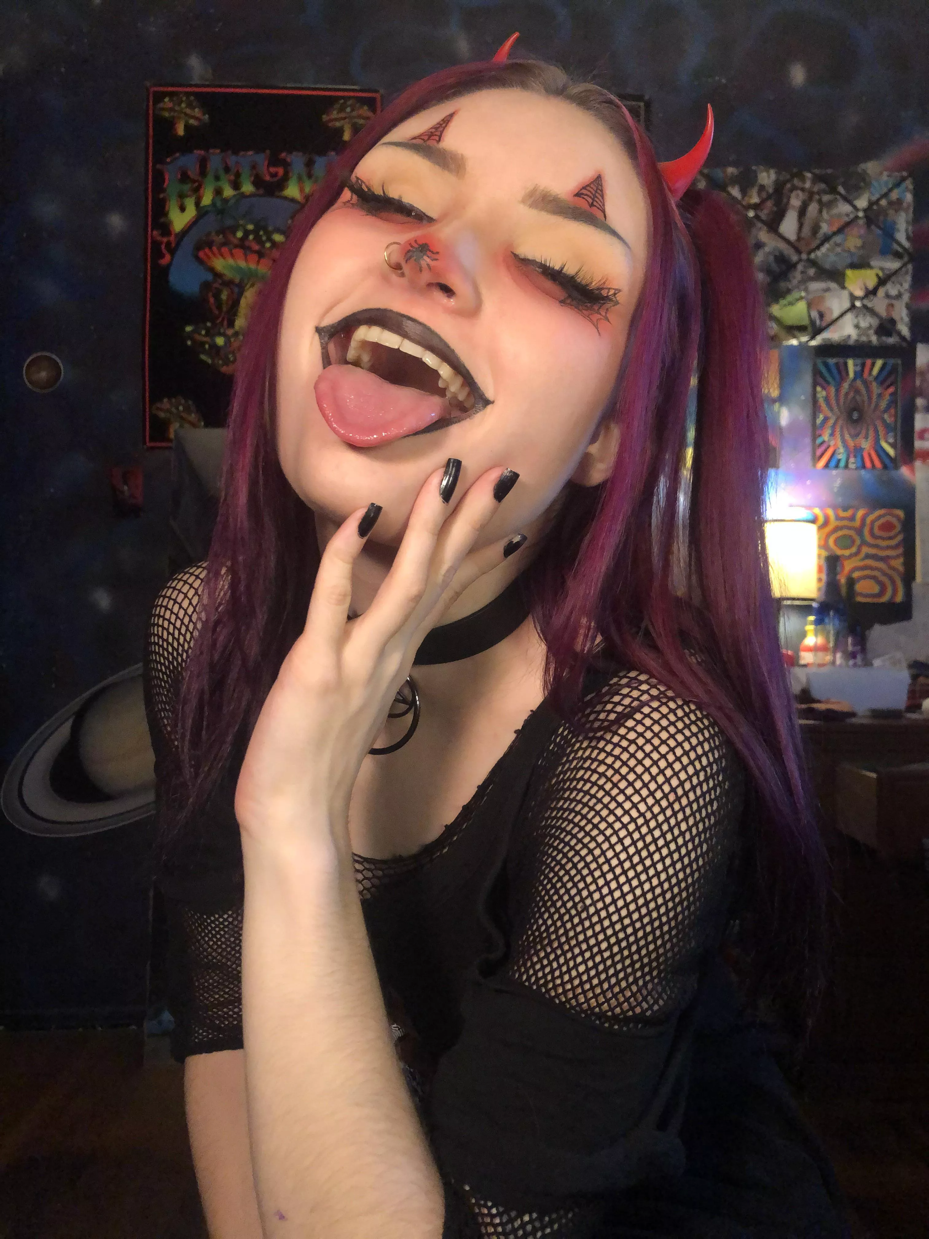 can i be your clown gf?