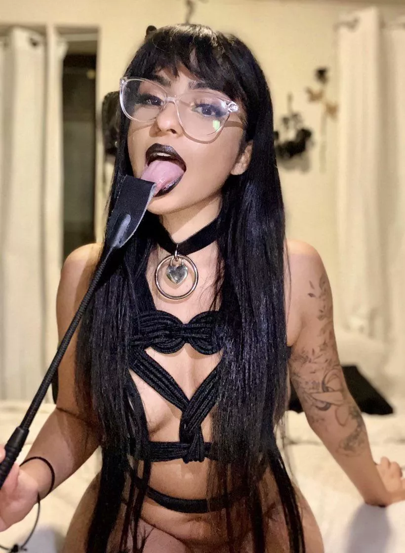 Can I be your kinky goth slut? ðŸ¤