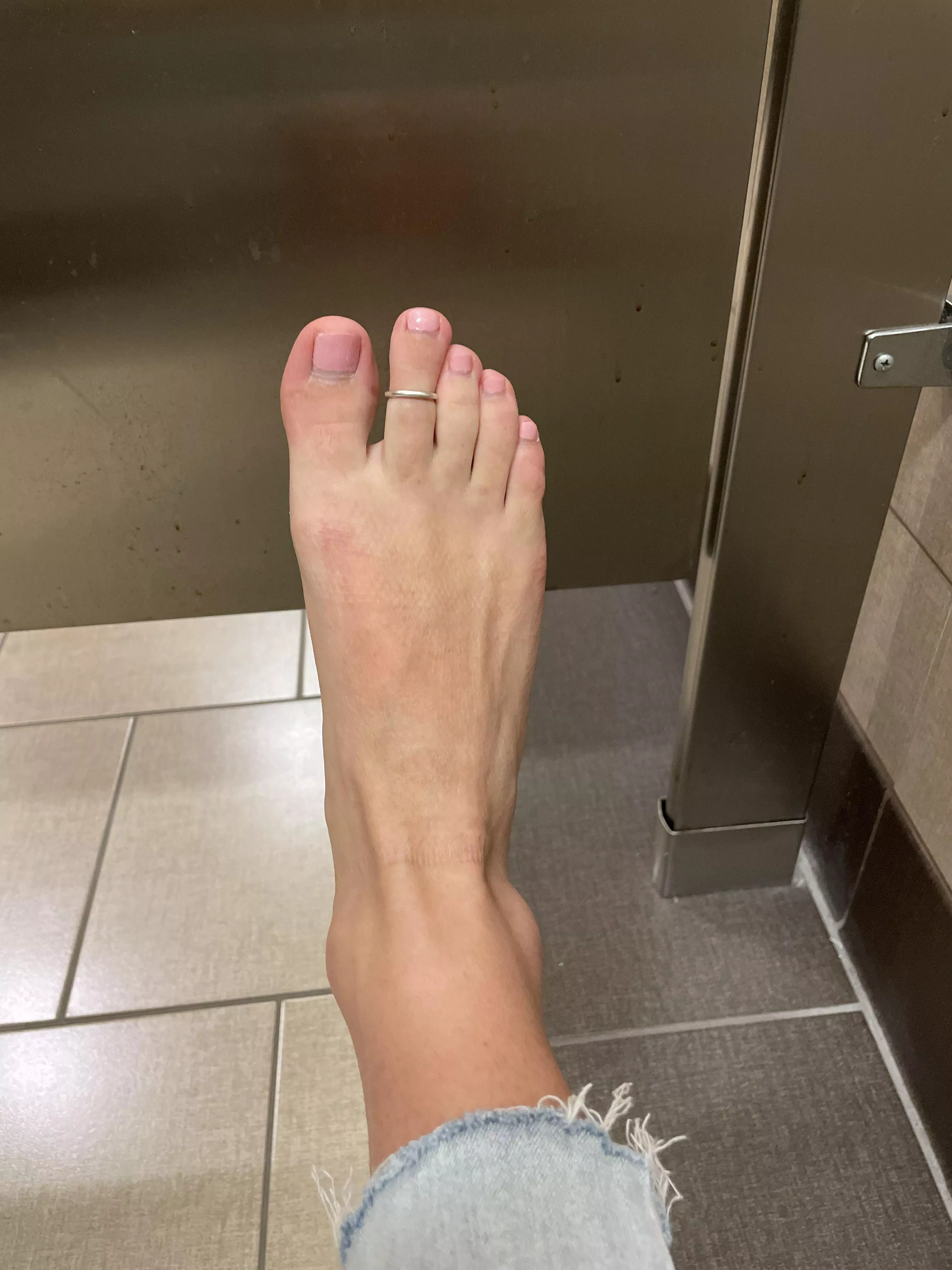 Can someone please meet me in the library bathroom and suck these toes pls 🥺😋