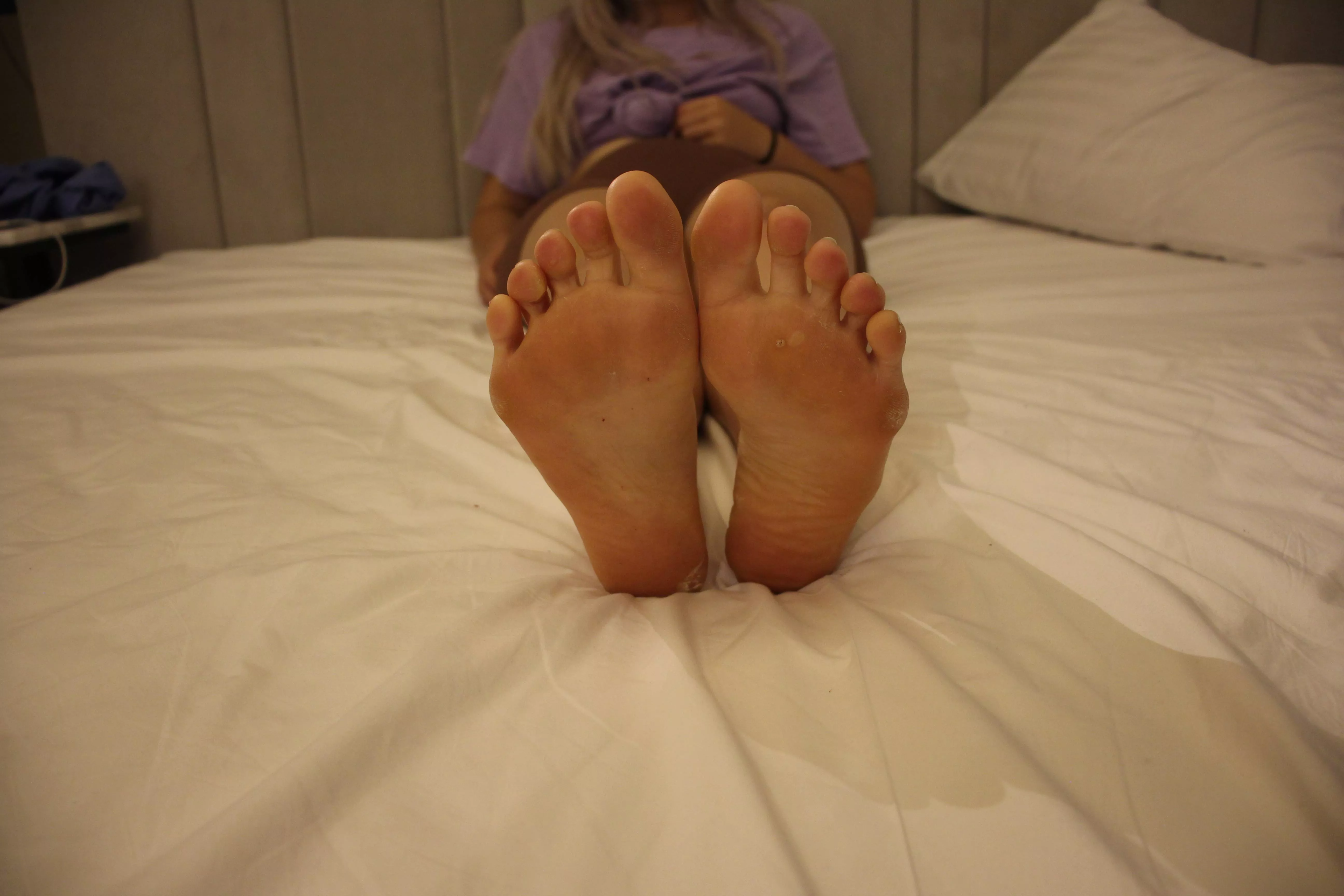 Can you please lick my dirty feet and make them crystal clear?