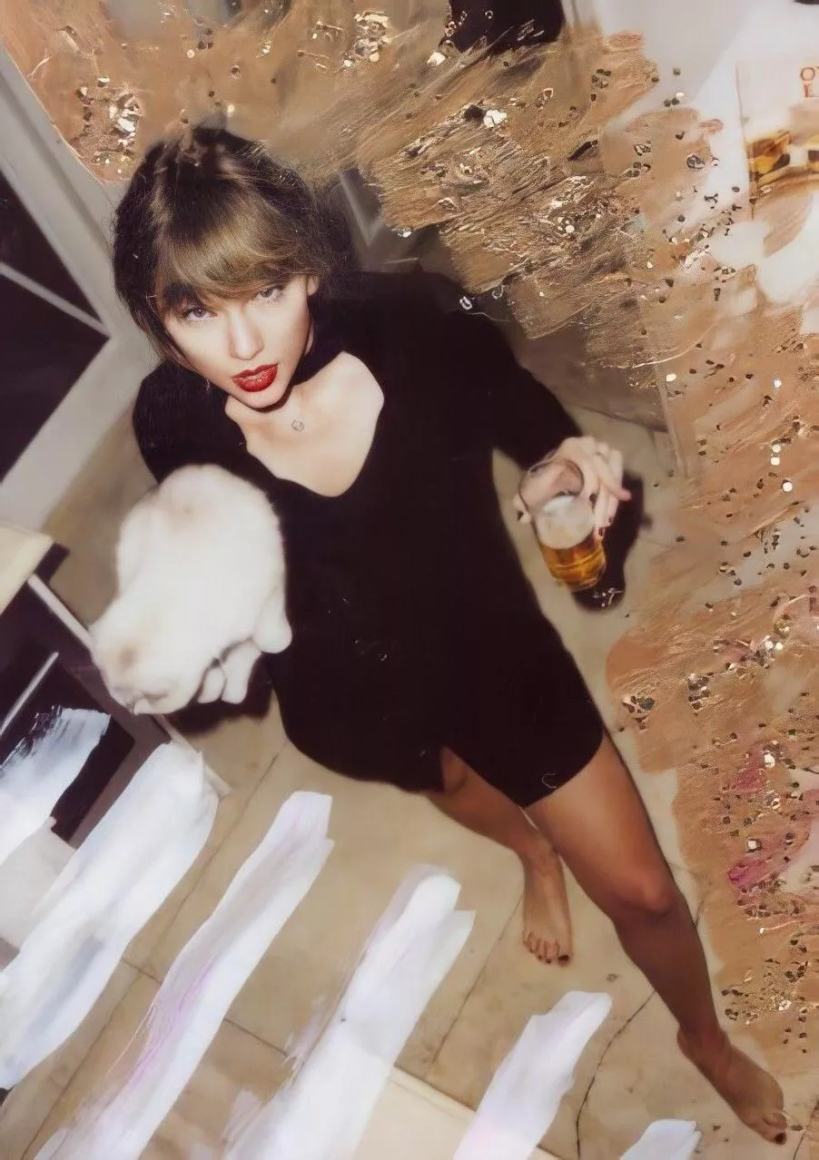 Can't stop jerking off to Taylor Swift and her gorgeous feet