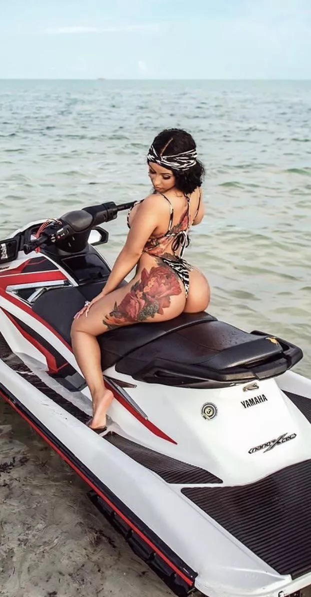 Cardi got that Booty