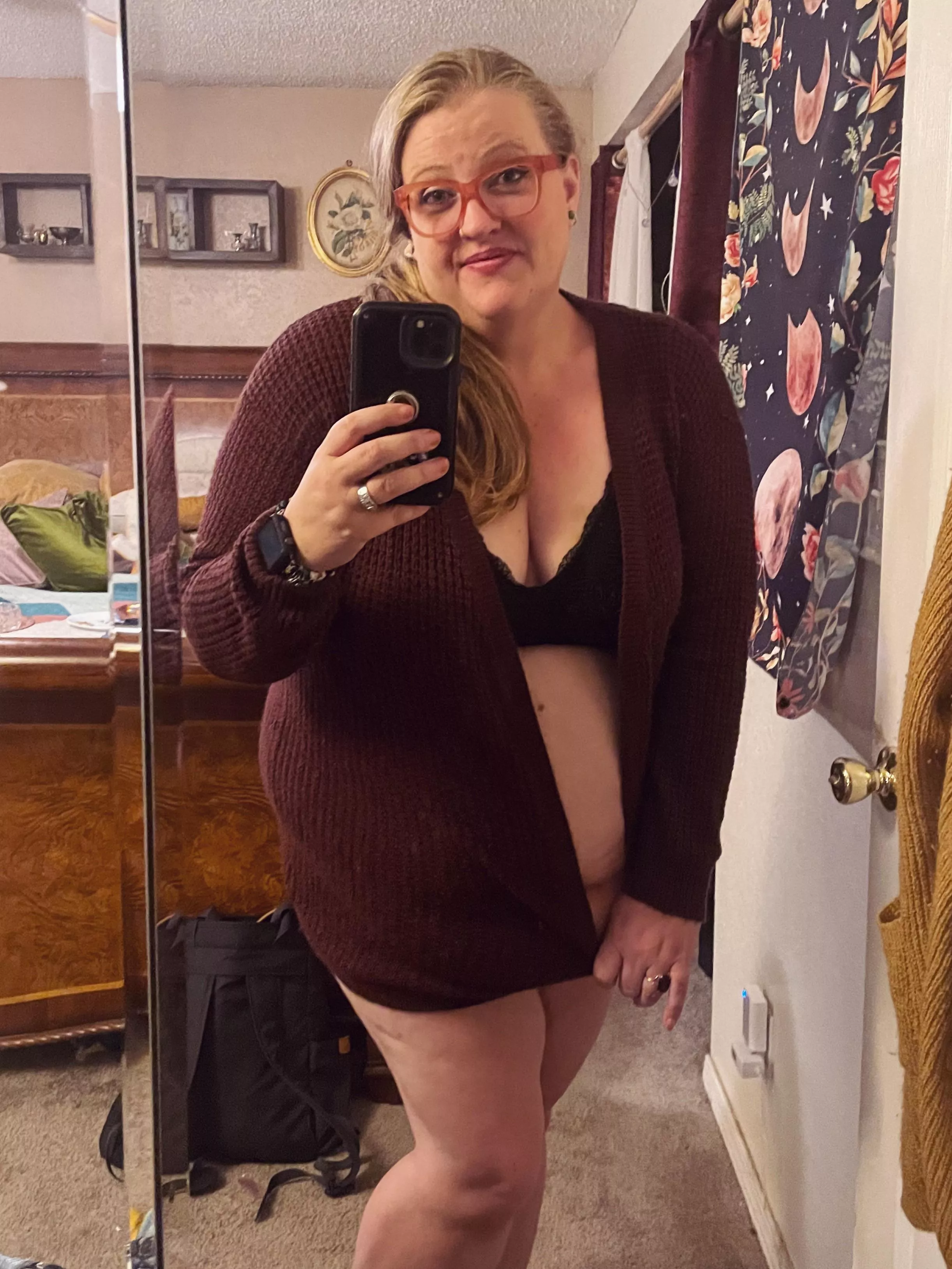 Cardigan milf