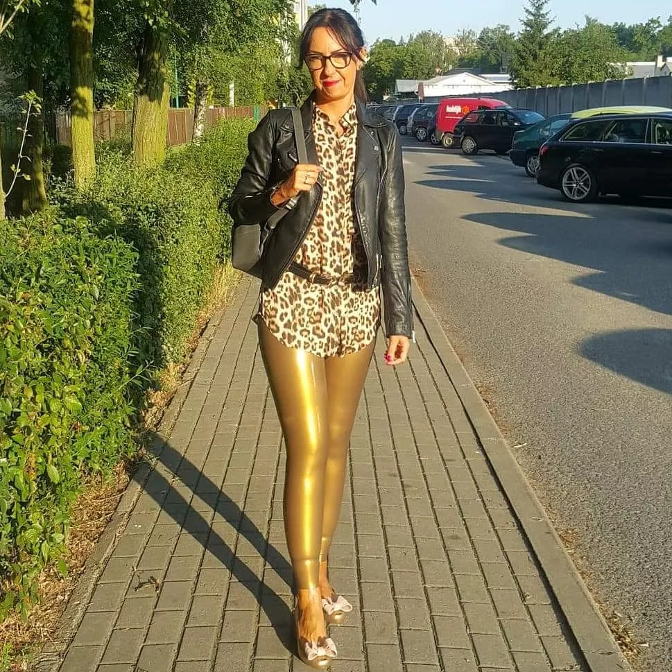 Casual latex leggings / Find the model here: https://www.instagram.com/agnieszkalowiczanka/