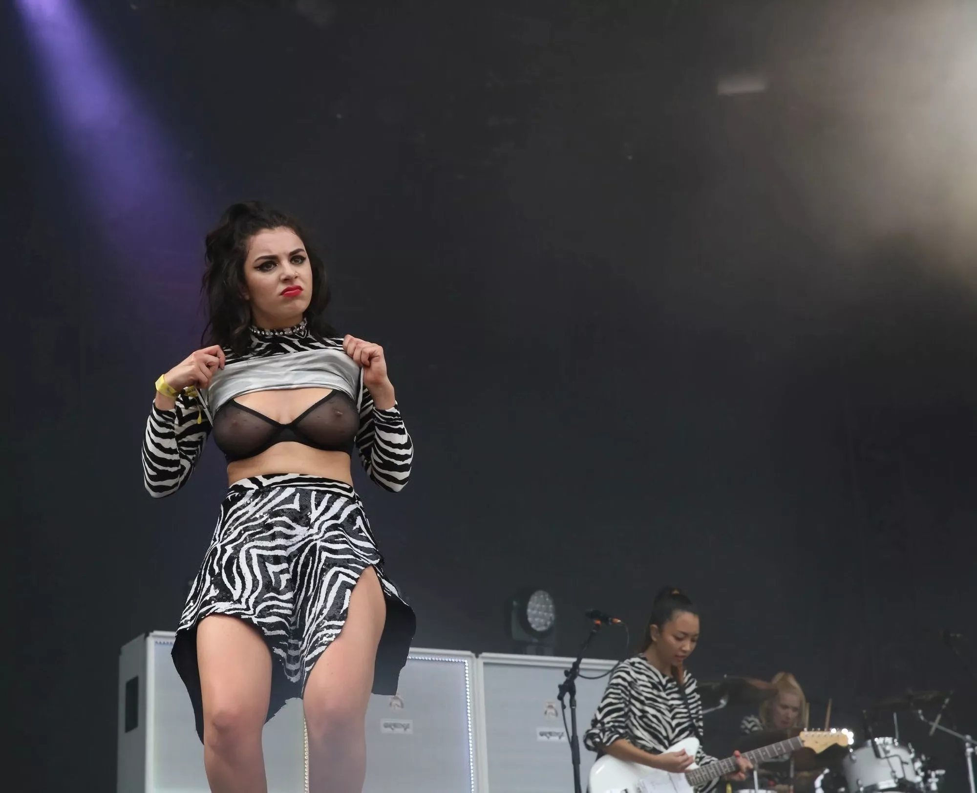 Charli XCX lifts her top