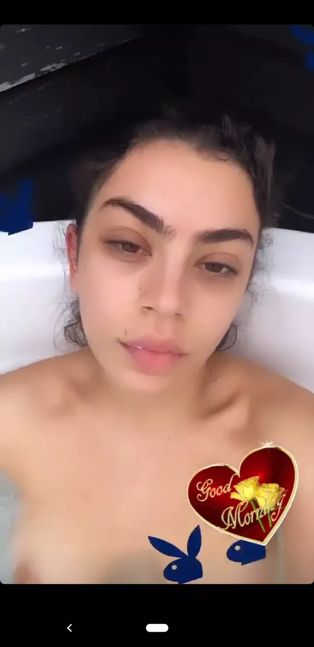 Charlie xcx British singer nípslíp🥵💦