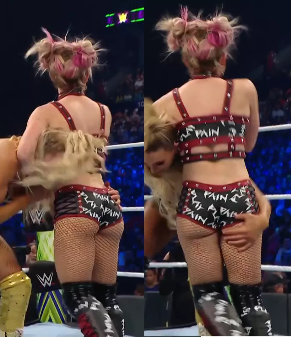 Charlotte gets a handful