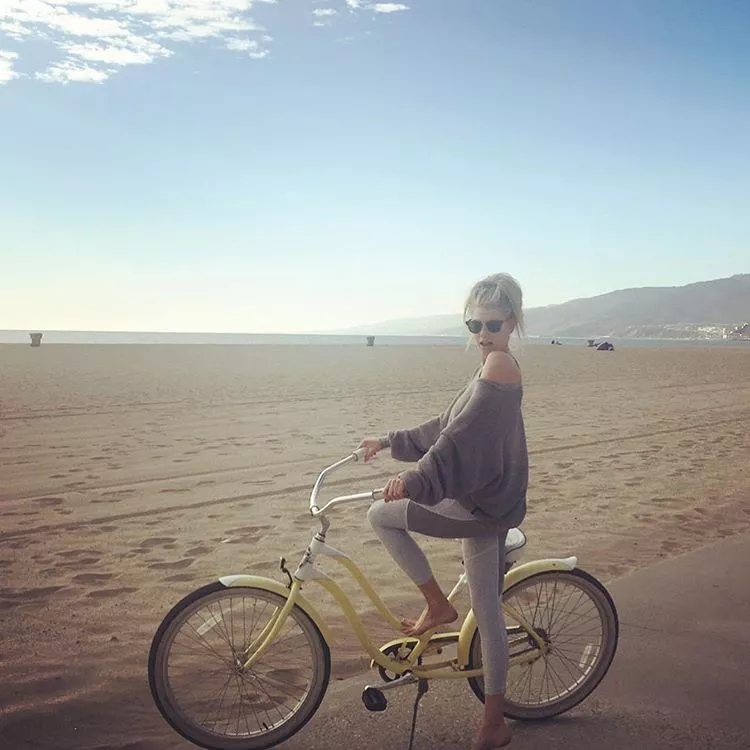 Charlotte McKinney at the beach (X-post /r/CharlotteMcKinney)