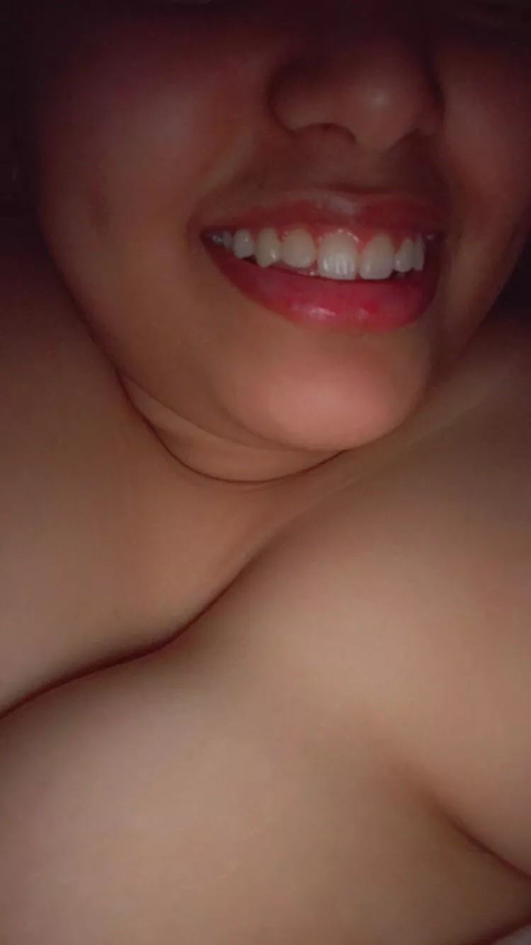 Check out my pearly whites and maybe my Cleavage? ðŸ™ˆ