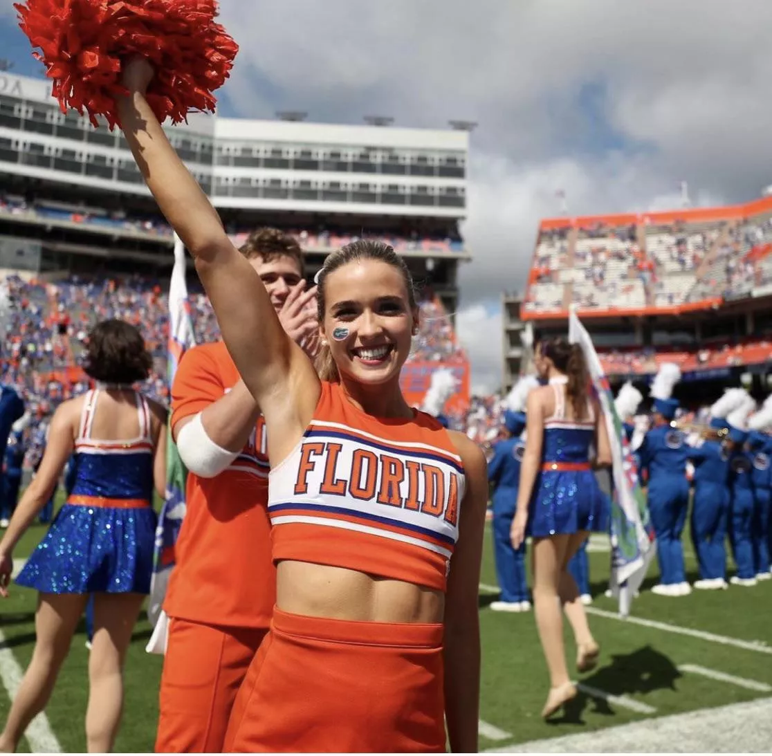 Cheerleader with hot pit