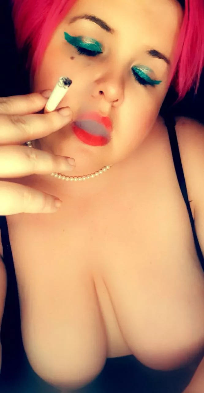 Cigarettes, orgasms and late nights 💋