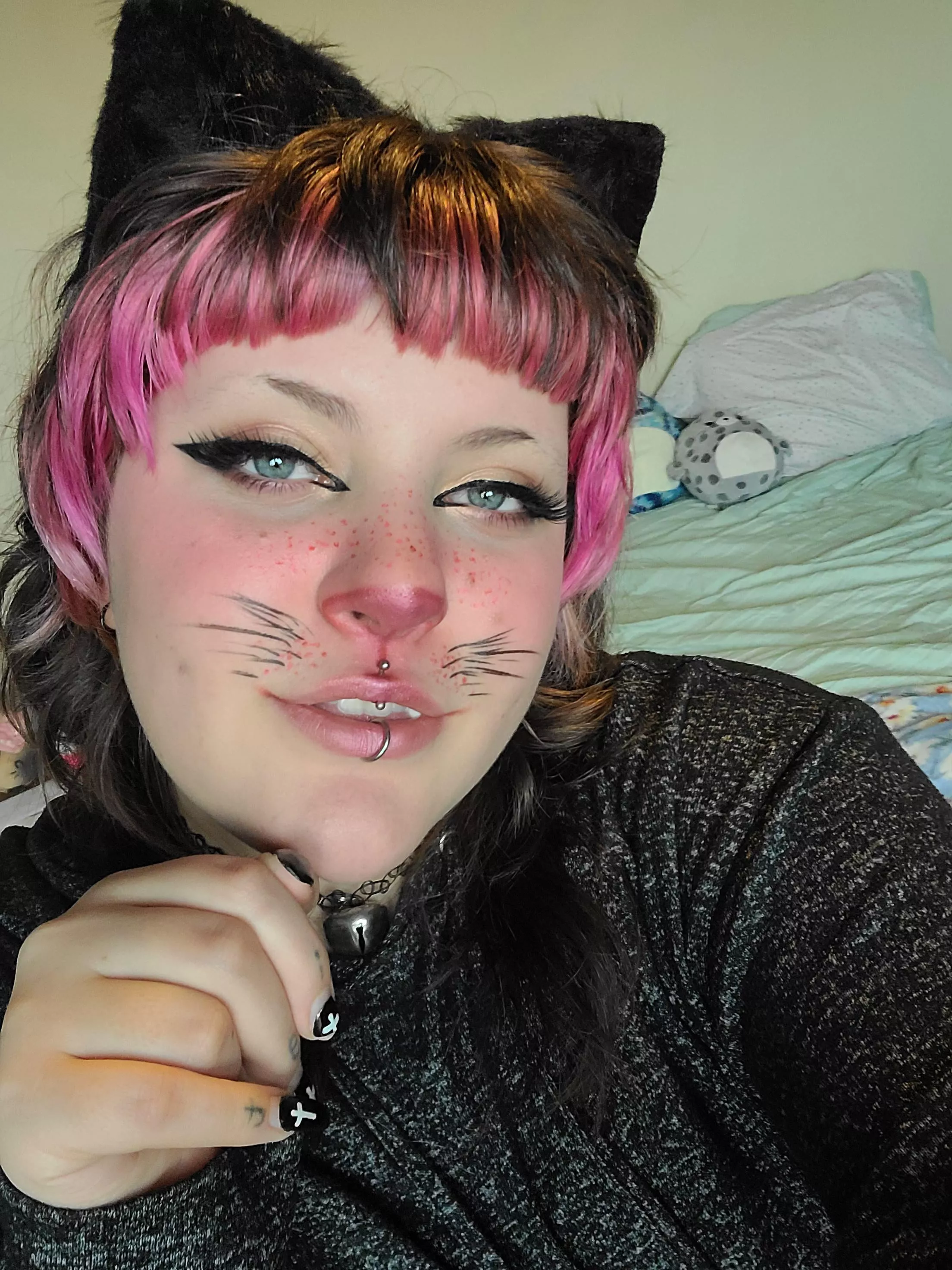 Close up of my kitty makeup!