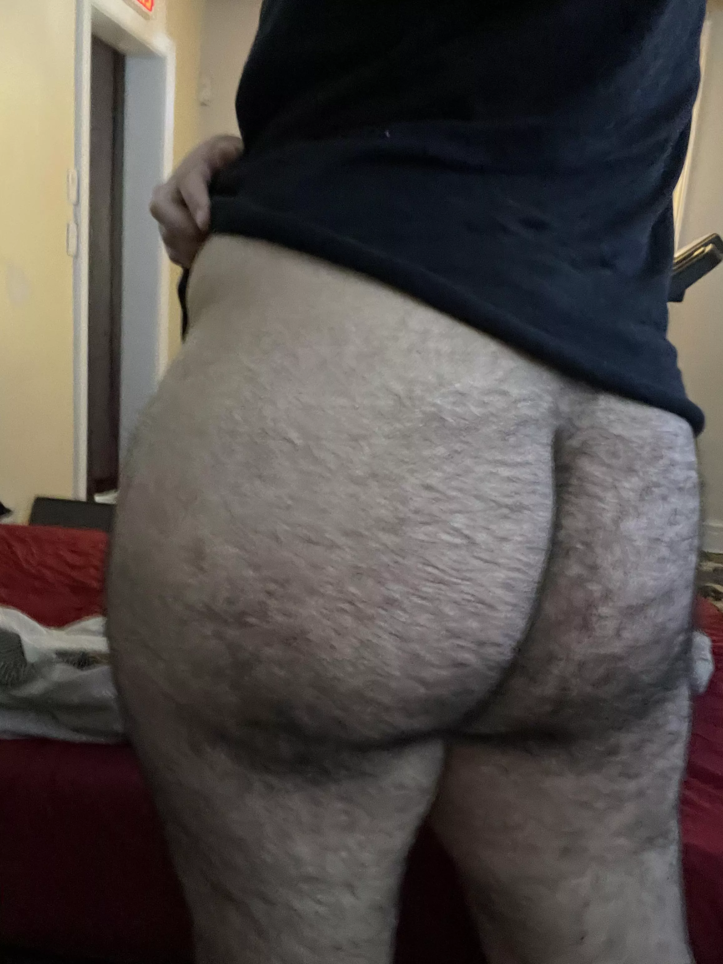 Come and rub my ass (m 28)